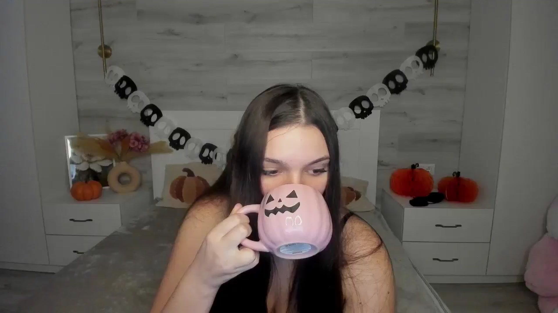 Gallery image thumbnail from AlejaRey's myfreecams stream on, 11/12/2025, 09:57 image 20 of 20