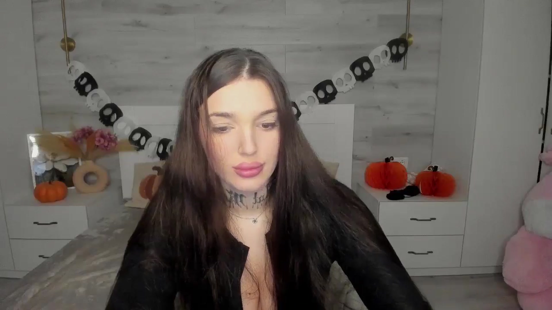 Gallery image thumbnail from AlejaRey's myfreecams stream on, 11/14/2025, 08:44 image 2 of 20