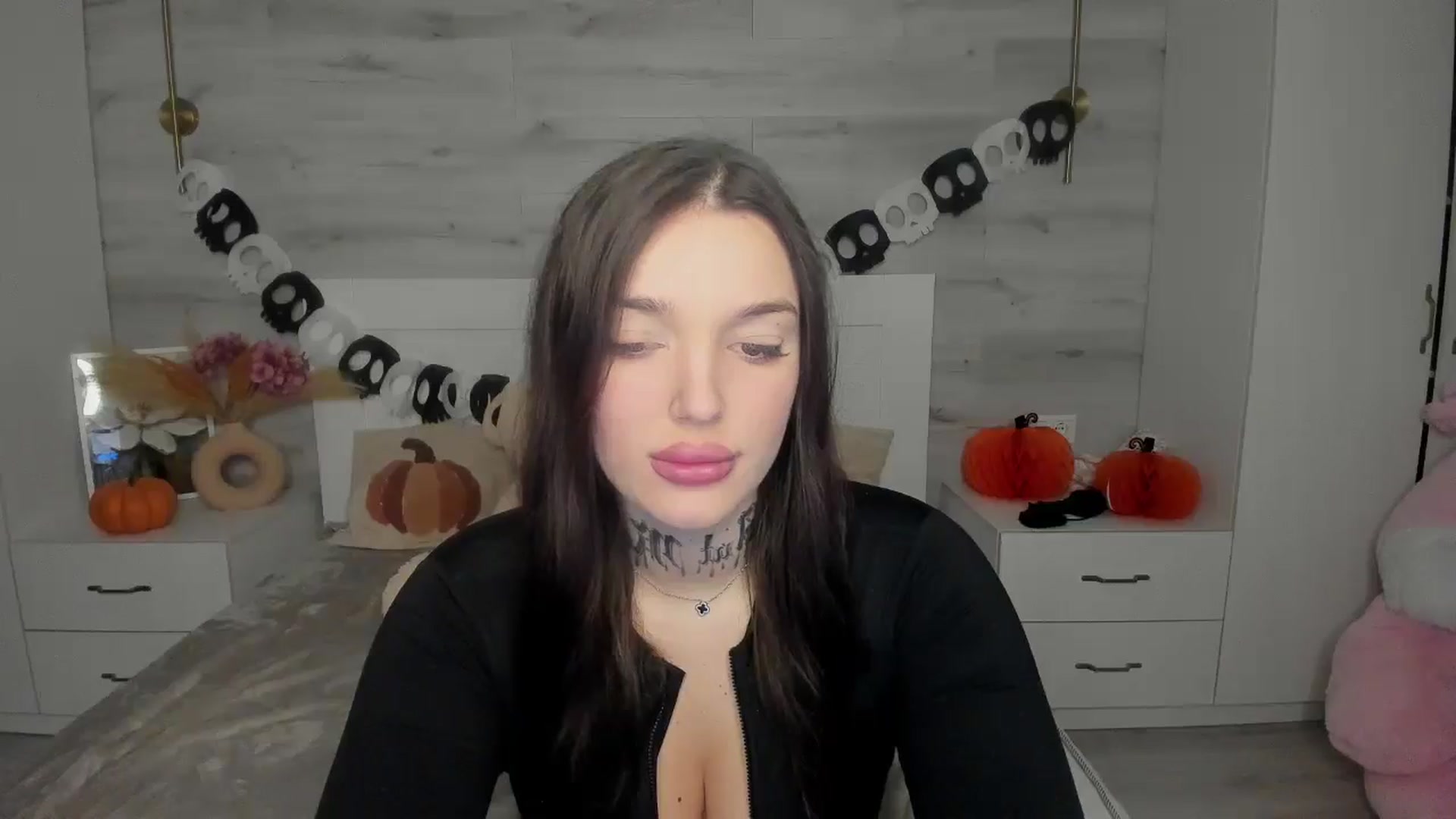 Gallery image thumbnail from AlejaRey's myfreecams stream on, 11/14/2025, 08:44 image 6 of 20