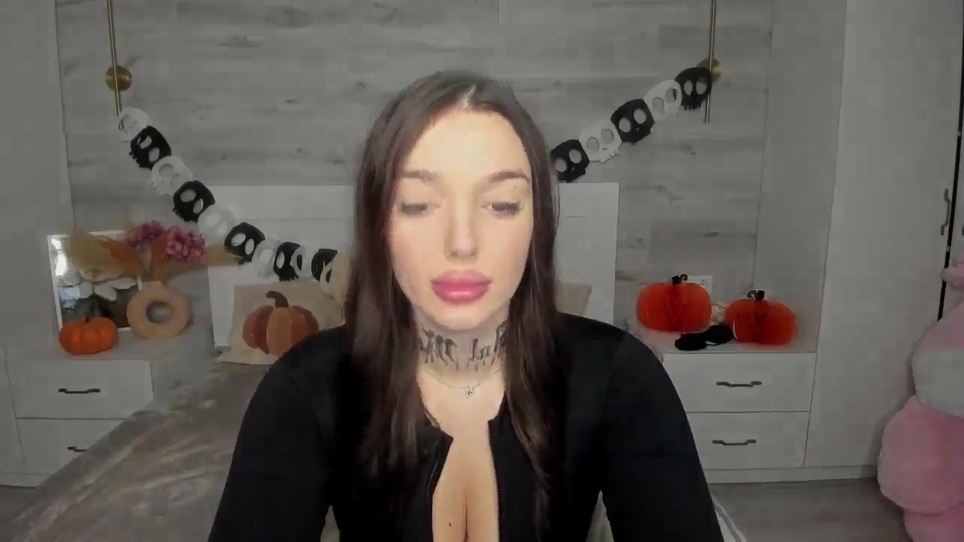 Gallery image thumbnail from AlejaRey's myfreecams stream on, 11/14/2025, 08:44 image 5 of 20