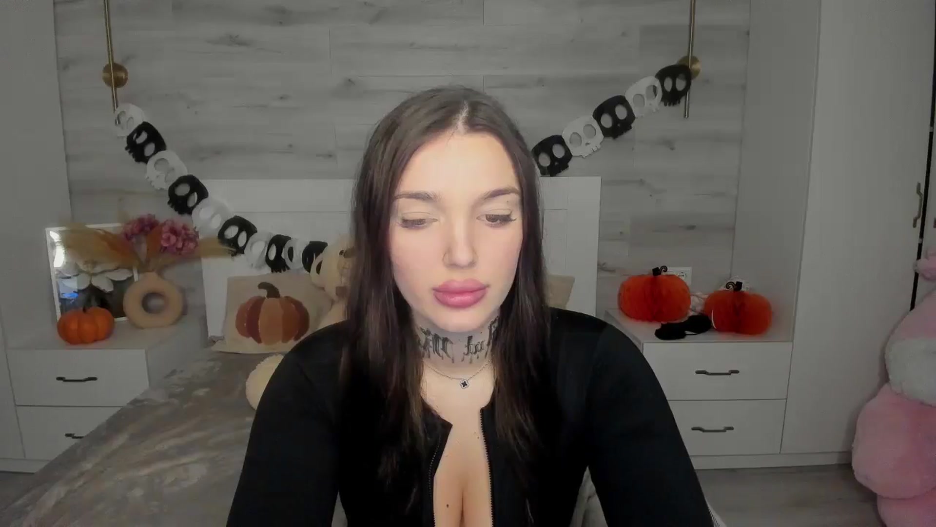 Gallery image thumbnail from AlejaRey's myfreecams stream on, 11/14/2025, 08:44 image 7 of 20
