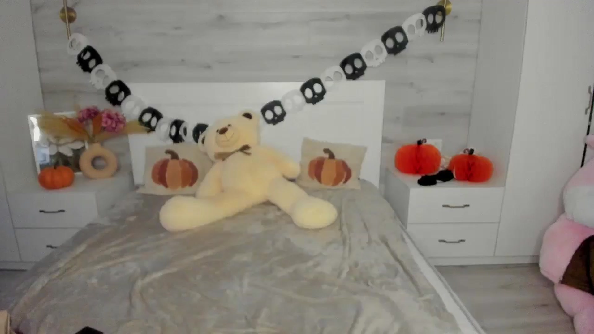 Gallery image thumbnail from AlejaRey's myfreecams stream on, 11/14/2025, 09:38 image 12 of 20