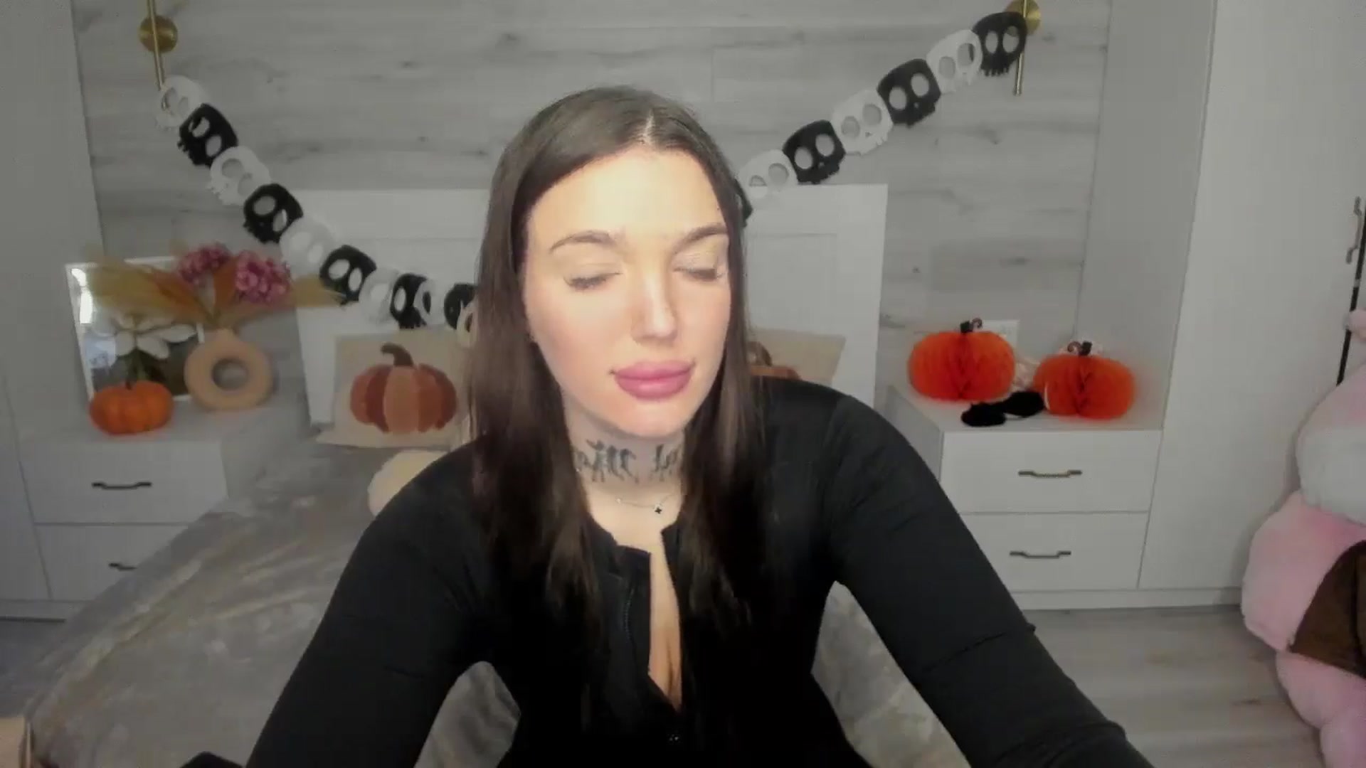 Gallery image thumbnail from AlejaRey's myfreecams stream on, 11/14/2025, 09:38 image 7 of 20