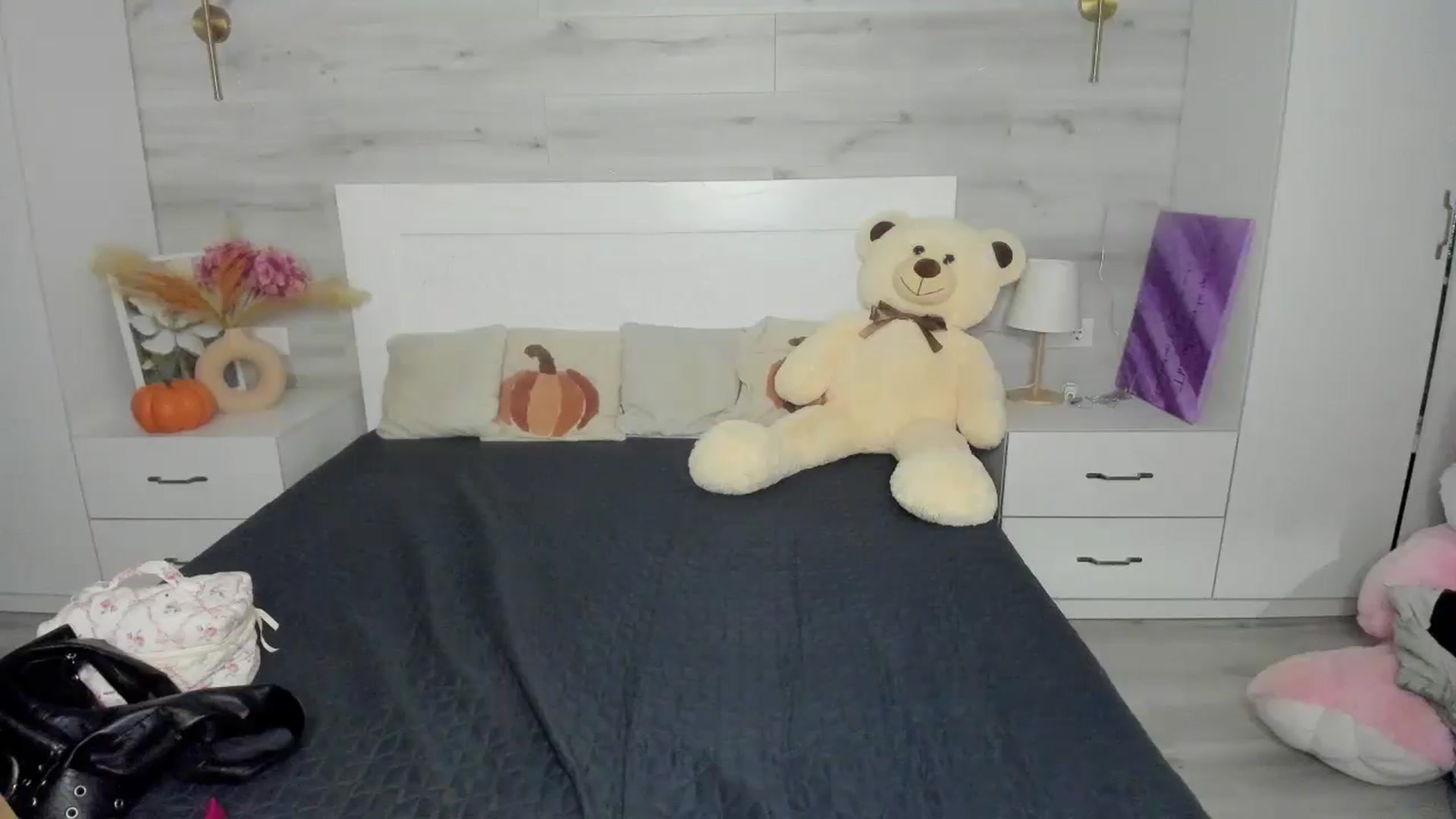 Gallery image thumbnail from AlejaRey's myfreecams stream on, 11/24/2025, 10:53 image 20 of 20