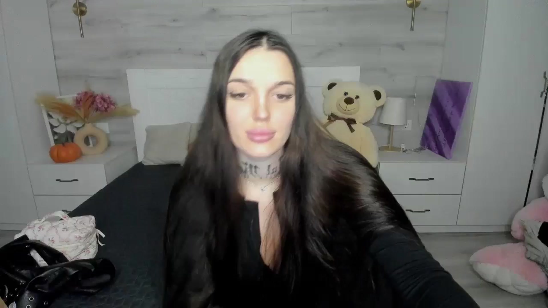 Gallery image thumbnail from AlejaRey's myfreecams stream on, 11/24/2025, 10:53 image 1 of 20