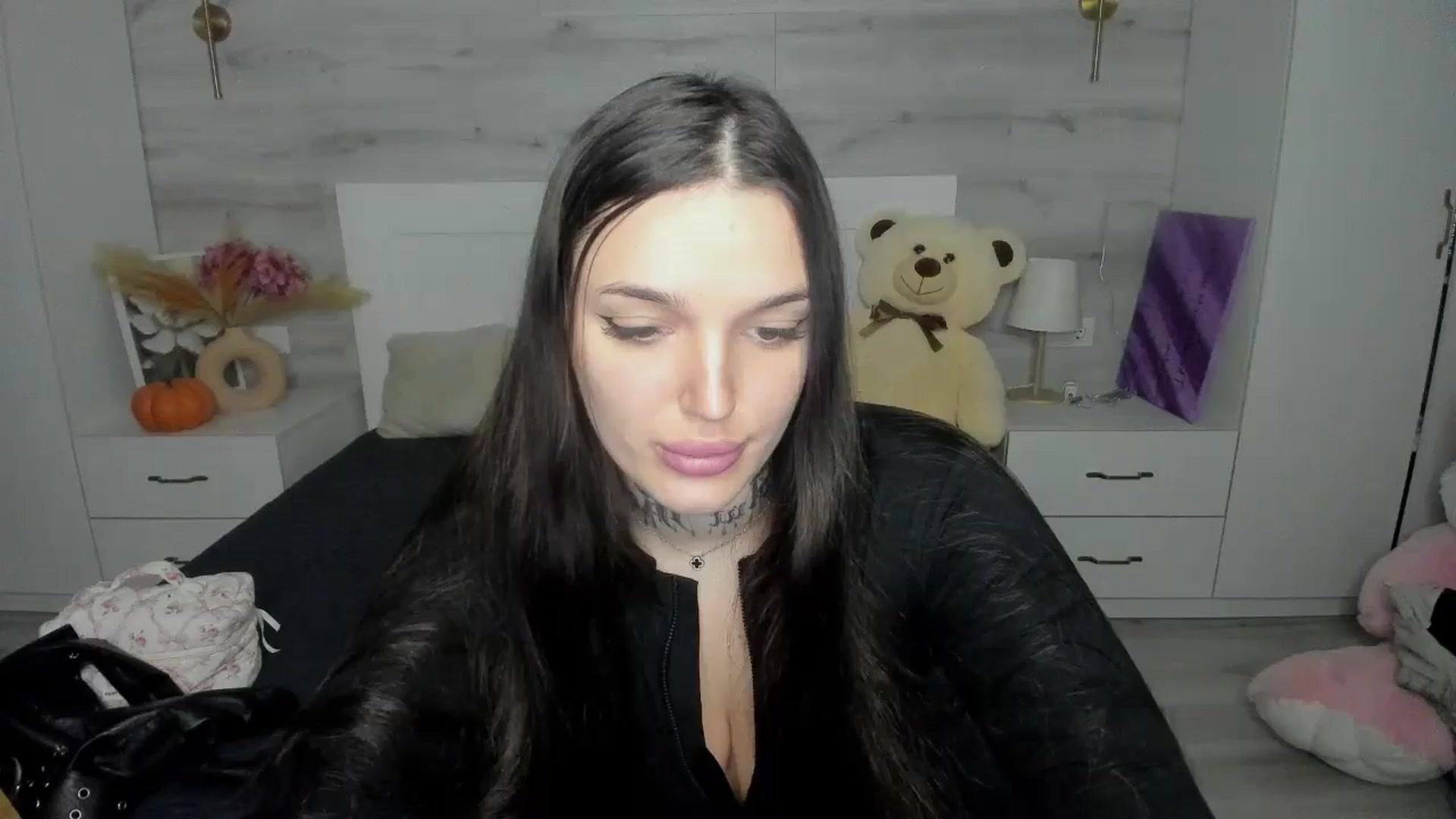 Gallery image thumbnail from AlejaRey's myfreecams stream on, 11/24/2025, 10:53 image 10 of 20