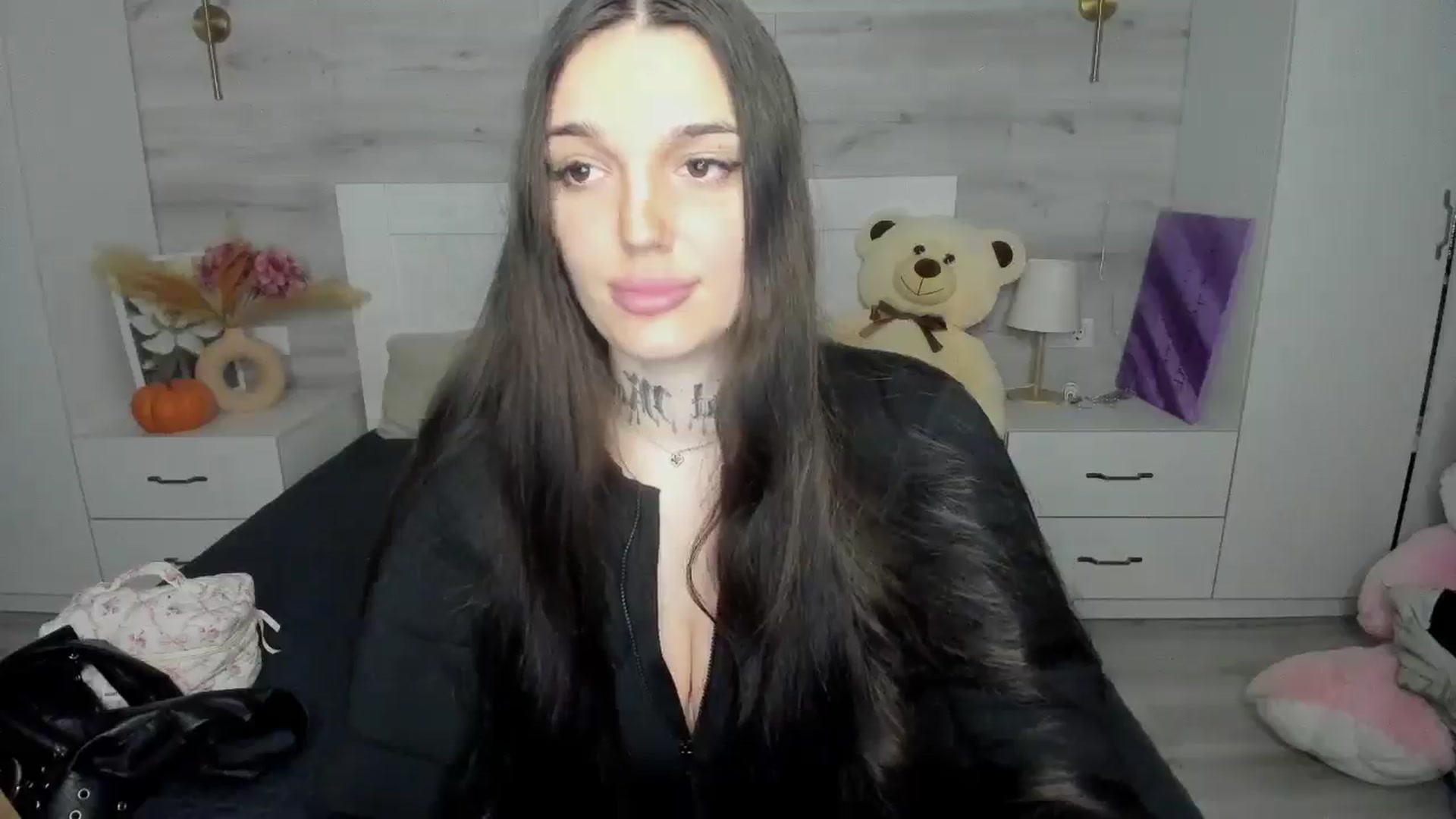 Gallery image thumbnail from AlejaRey's myfreecams stream on, 11/24/2025, 10:53 image 7 of 20