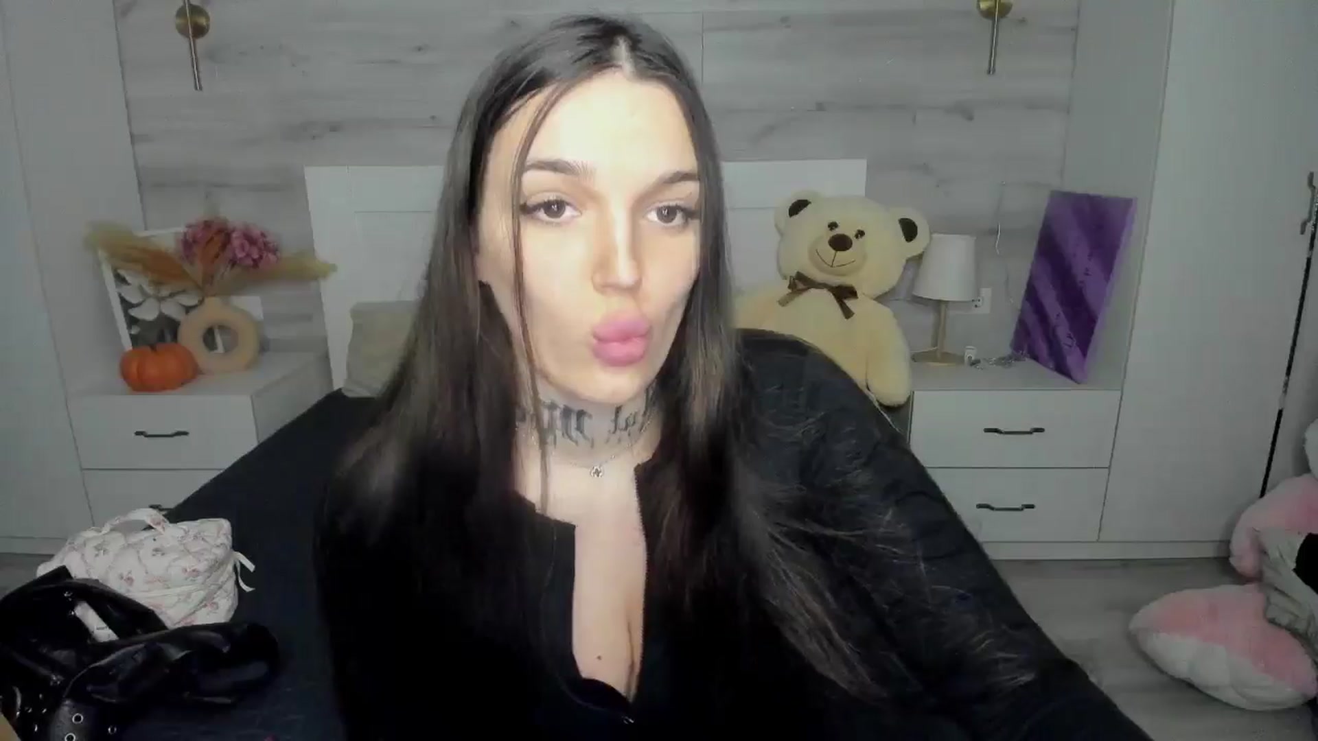 Gallery image thumbnail from AlejaRey's myfreecams stream on, 11/24/2025, 10:53 image 8 of 20