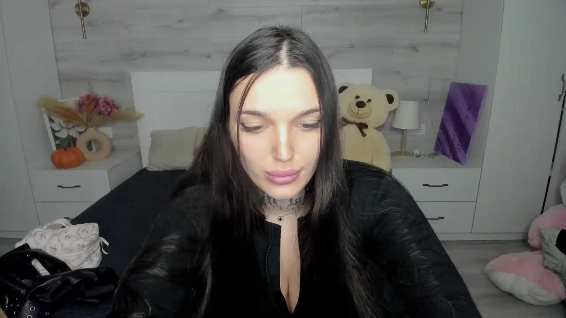 Gallery image thumbnail from AlejaRey's myfreecams stream on, 11/24/2025, 10:53 image 9 of 20