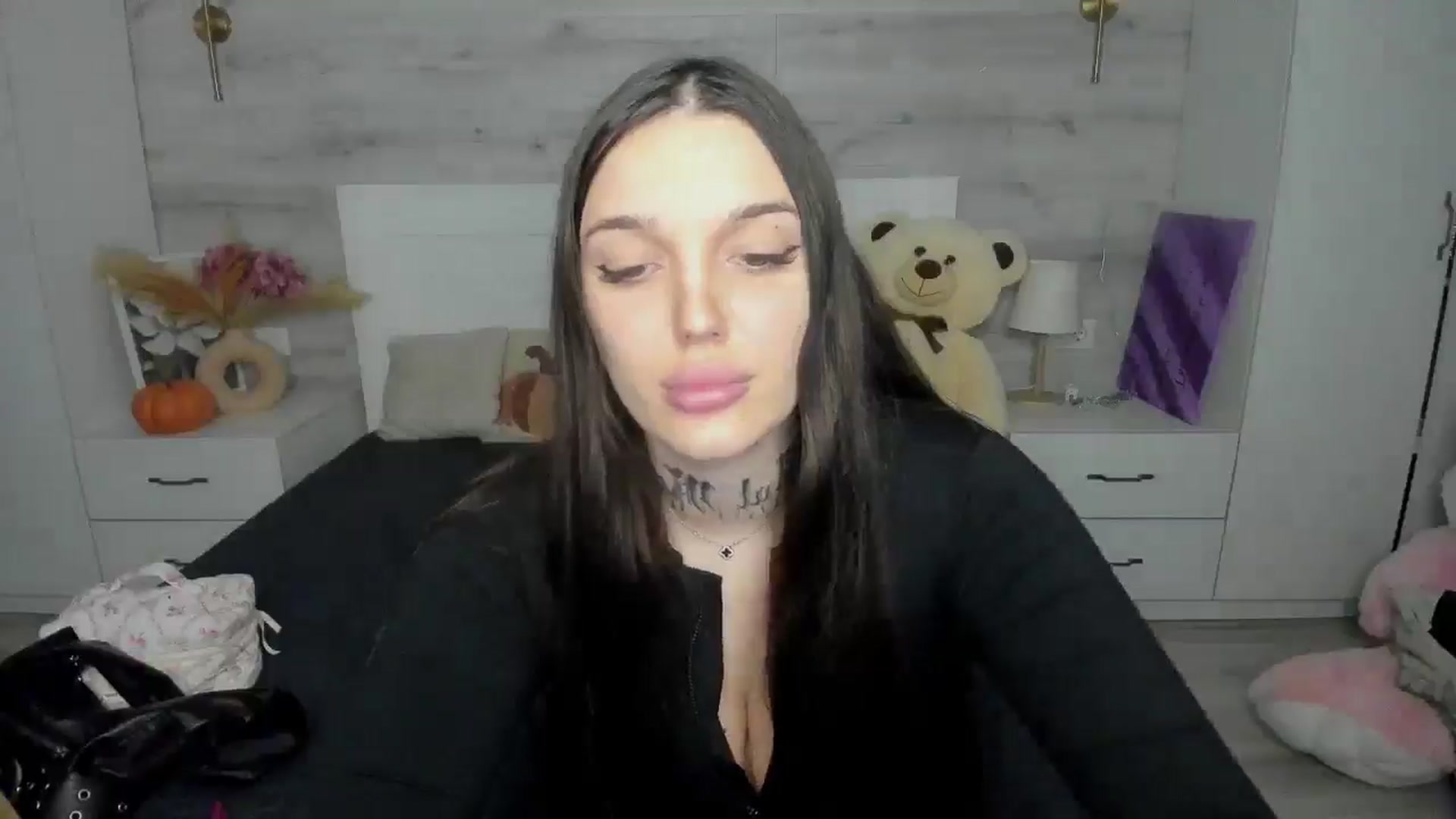 Gallery image thumbnail from AlejaRey's myfreecams stream on, 11/24/2025, 10:53 image 17 of 20