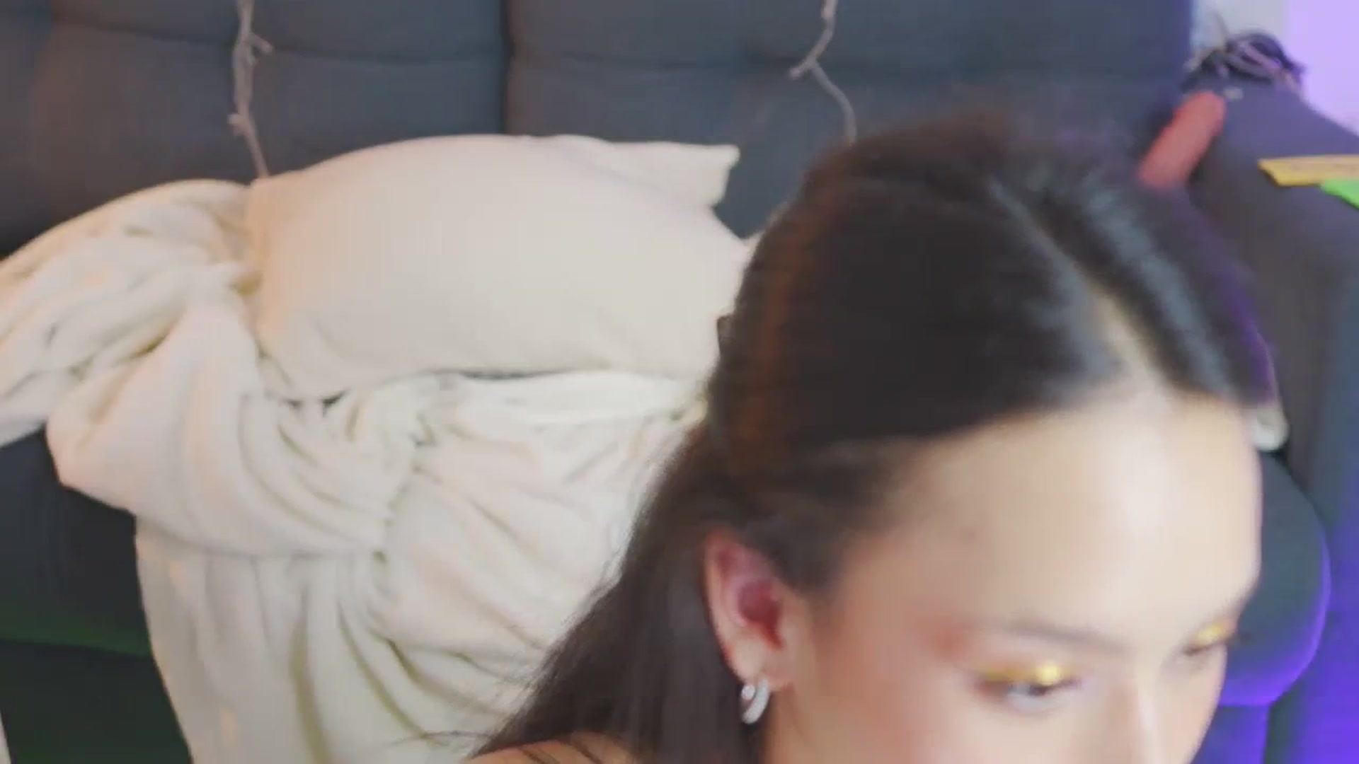 Gallery image thumbnail from AlejaVibe's myfreecams stream on, 03/24/2024, 06:26 image 15 of 20