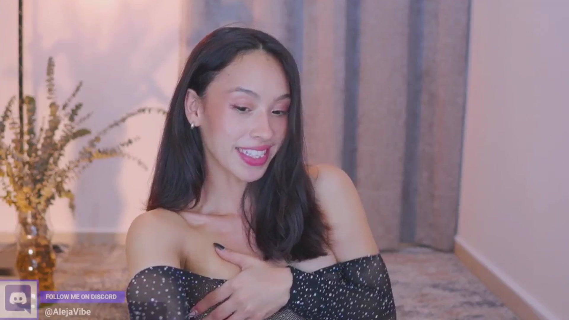 Gallery image thumbnail from AlejaVibe's myfreecams stream on, 05/09/2024, 18:32 image 3 of 20
