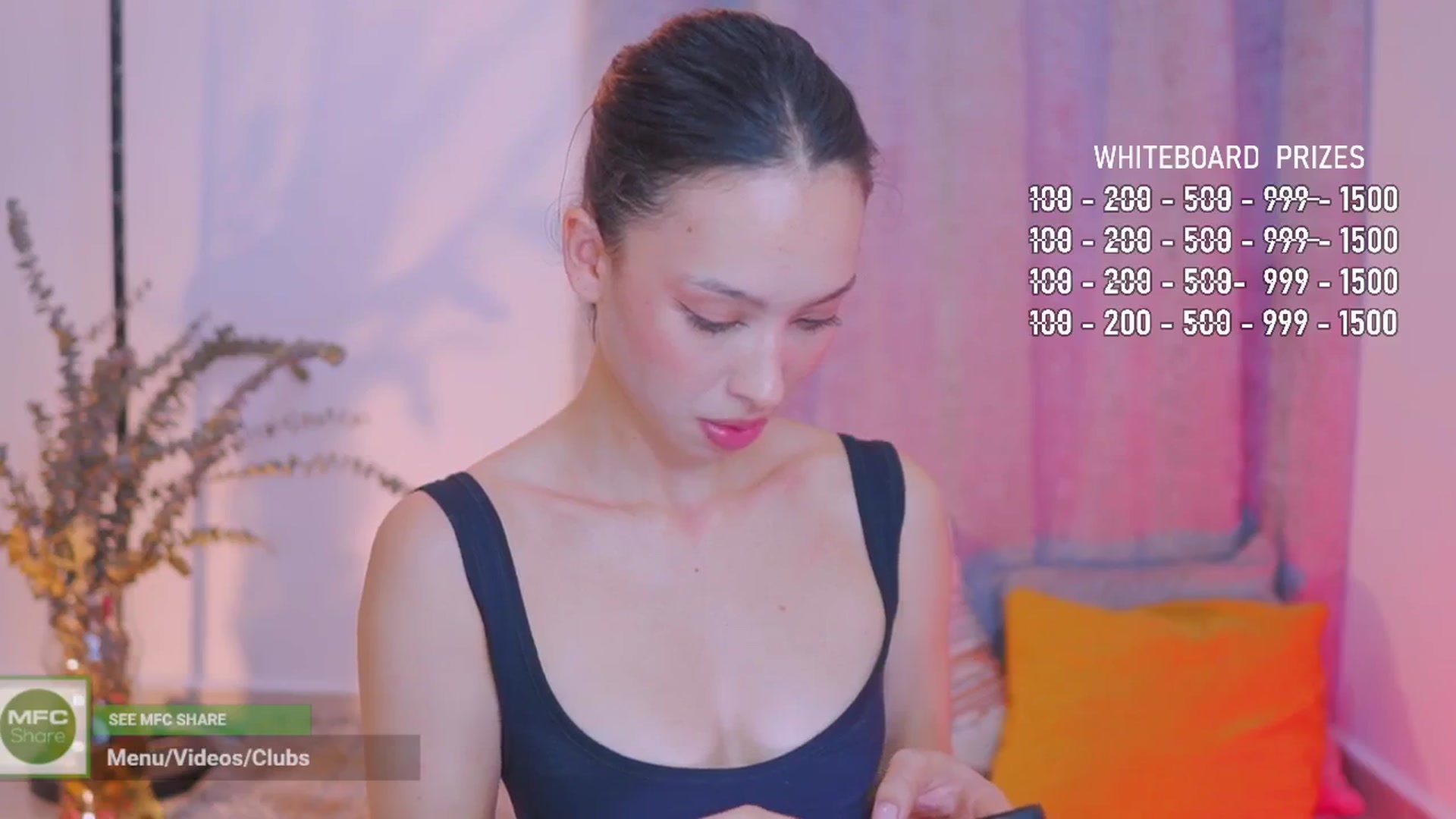 Gallery image thumbnail from AlejaVibe's myfreecams stream on, 05/19/2024, 21:39 image 16 of 20