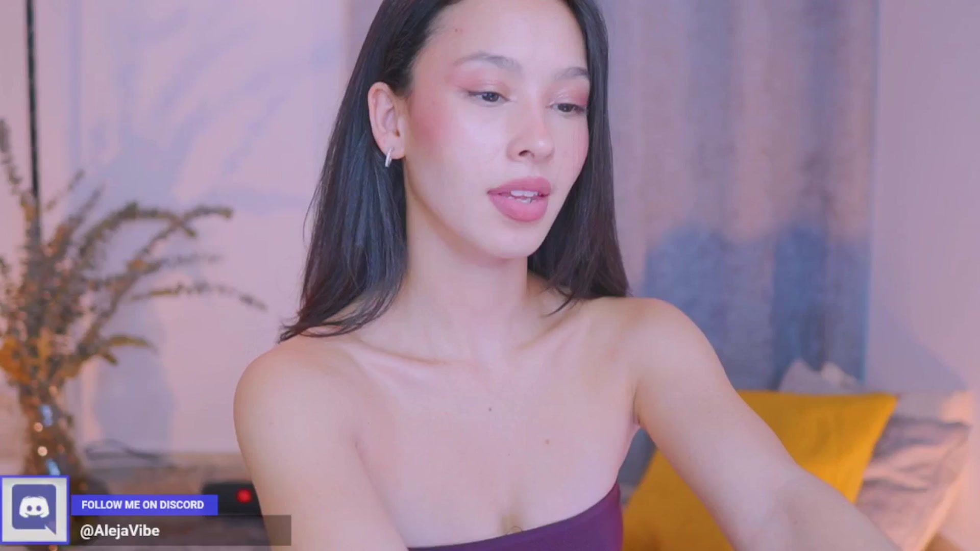 Gallery image thumbnail from AlejaVibe's myfreecams stream on, 05/23/2024, 18:33 image 14 of 20