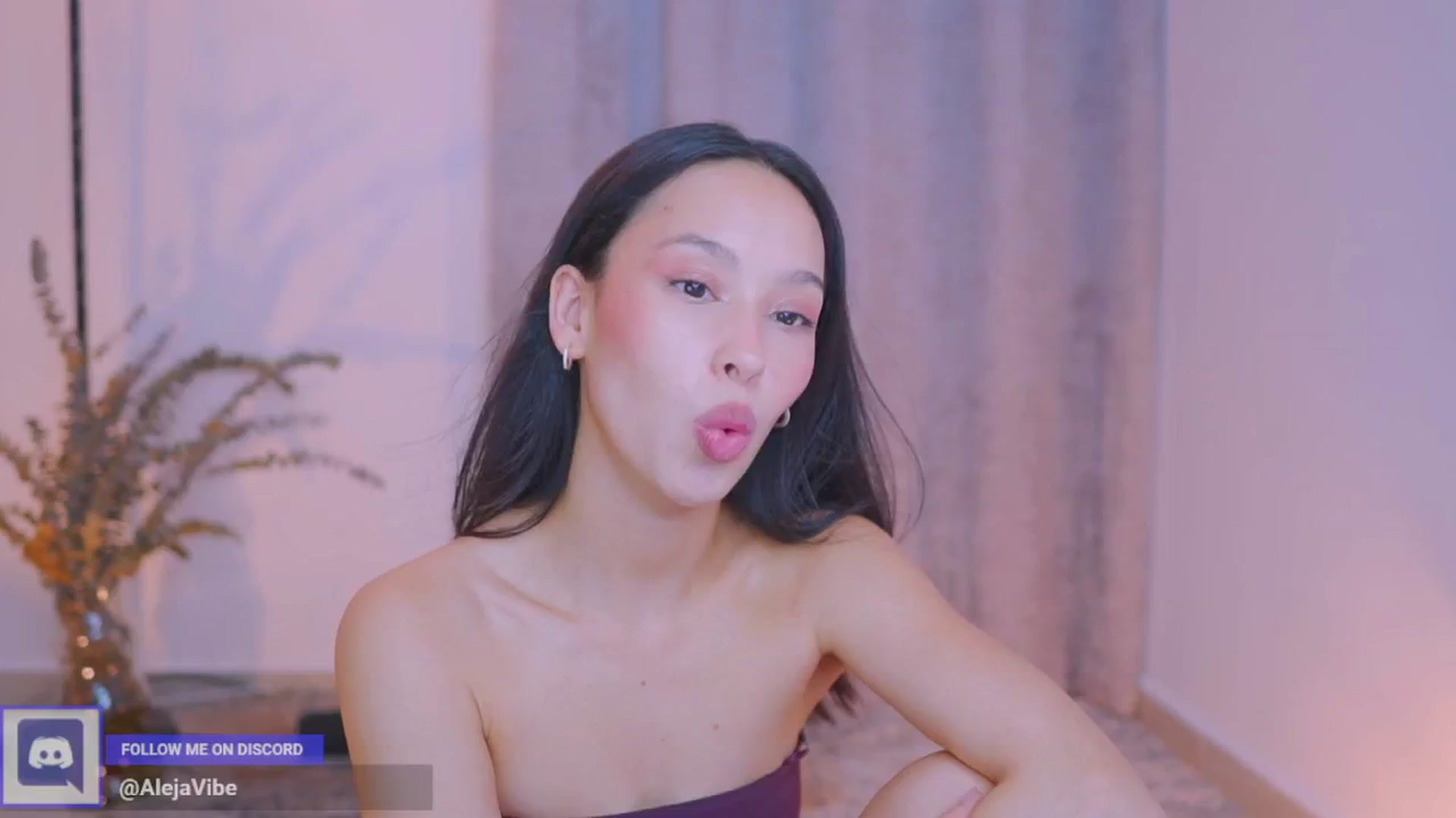 Gallery image thumbnail from AlejaVibe's myfreecams stream on, 05/23/2024, 19:30 image 6 of 20
