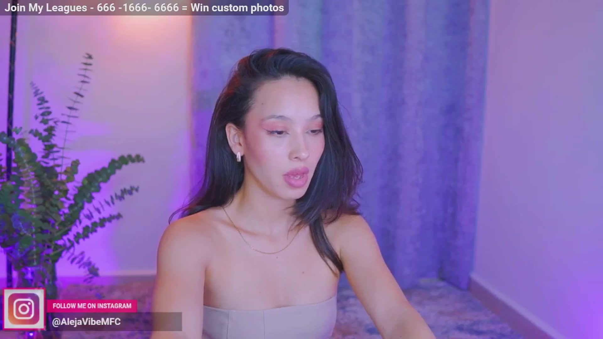 Gallery image thumbnail from AlejaVibe's myfreecams stream on, 05/28/2024, 23:39 image 3 of 20