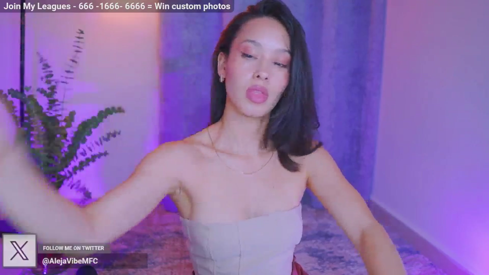 Gallery image thumbnail from AlejaVibe's myfreecams stream on, 05/28/2024, 23:39 image 2 of 20