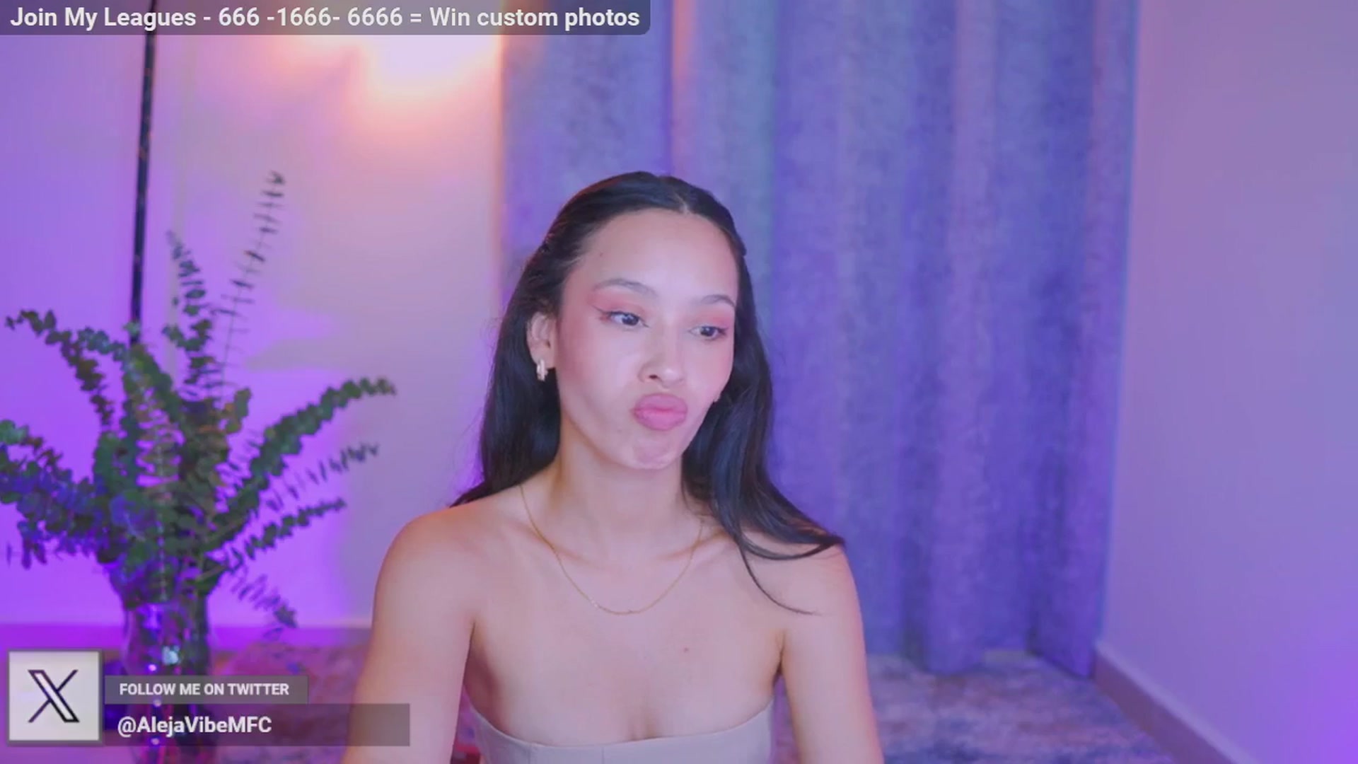 Gallery image thumbnail from AlejaVibe's myfreecams stream on, 05/28/2024, 23:39 image 10 of 20