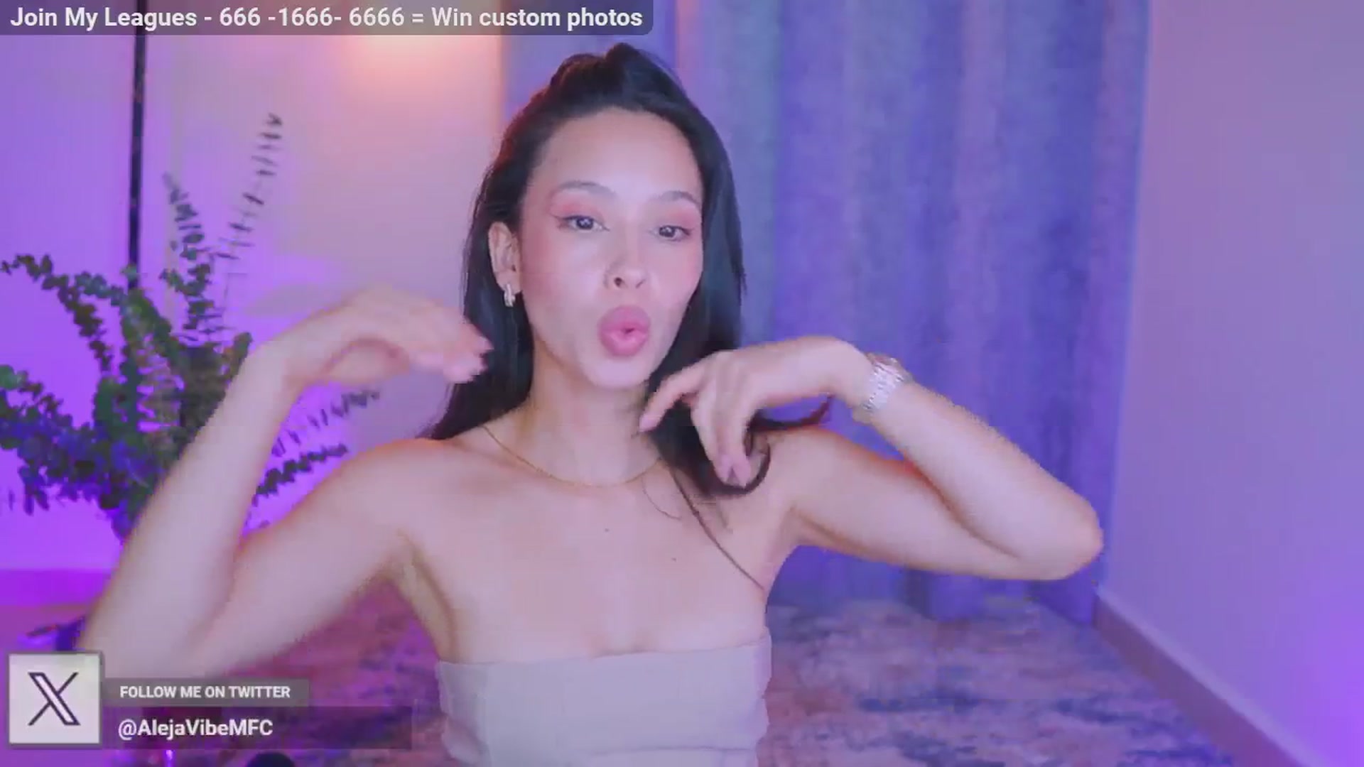 Gallery image thumbnail from AlejaVibe's myfreecams stream on, 05/28/2024, 23:39 image 18 of 20
