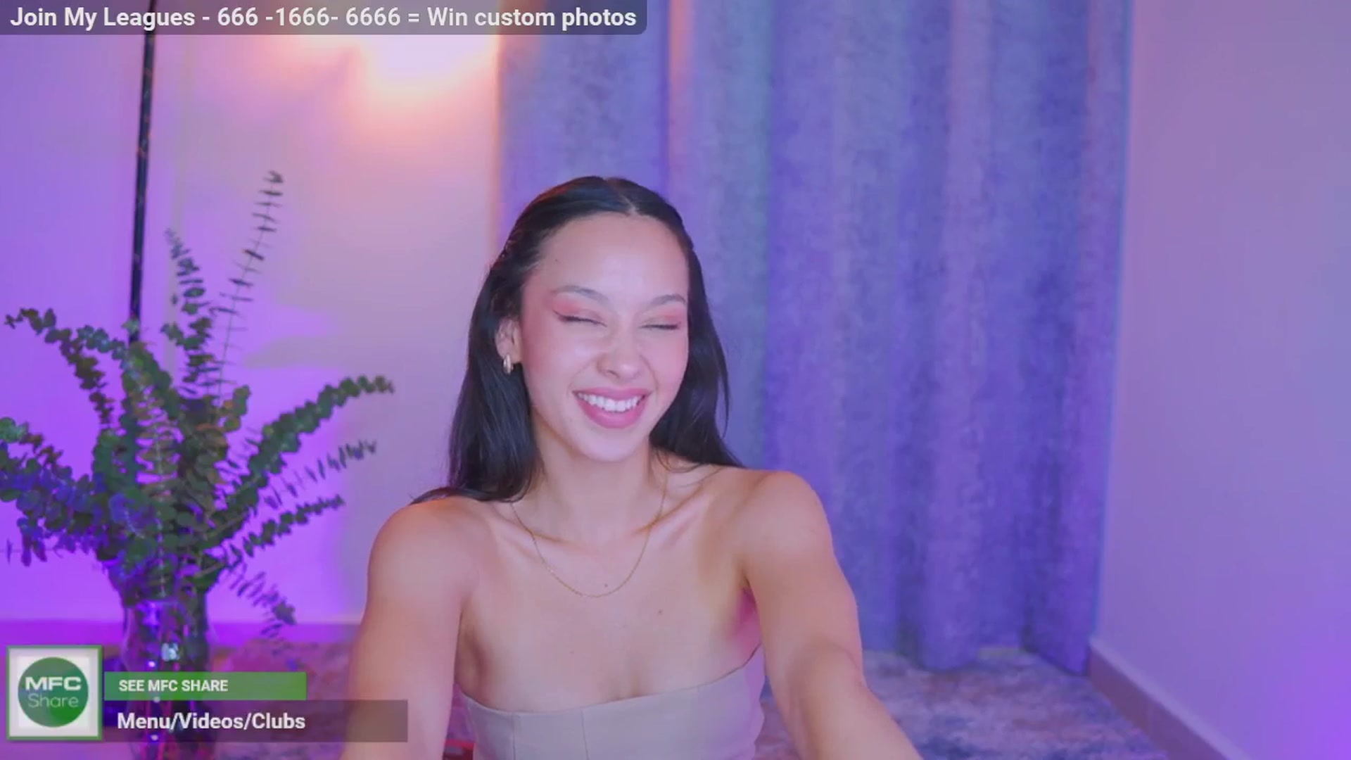 Gallery image thumbnail from AlejaVibe's myfreecams stream on, 05/28/2024, 23:39 image 9 of 20