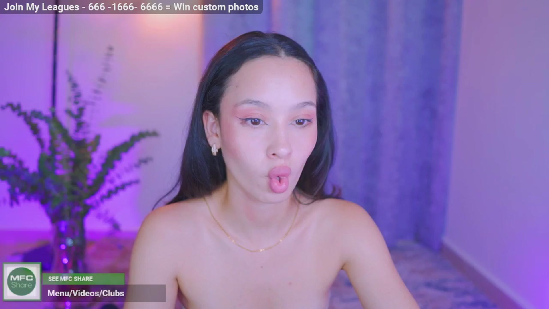 Gallery image thumbnail from AlejaVibe's myfreecams stream on, 05/28/2024, 23:39 image 17 of 20