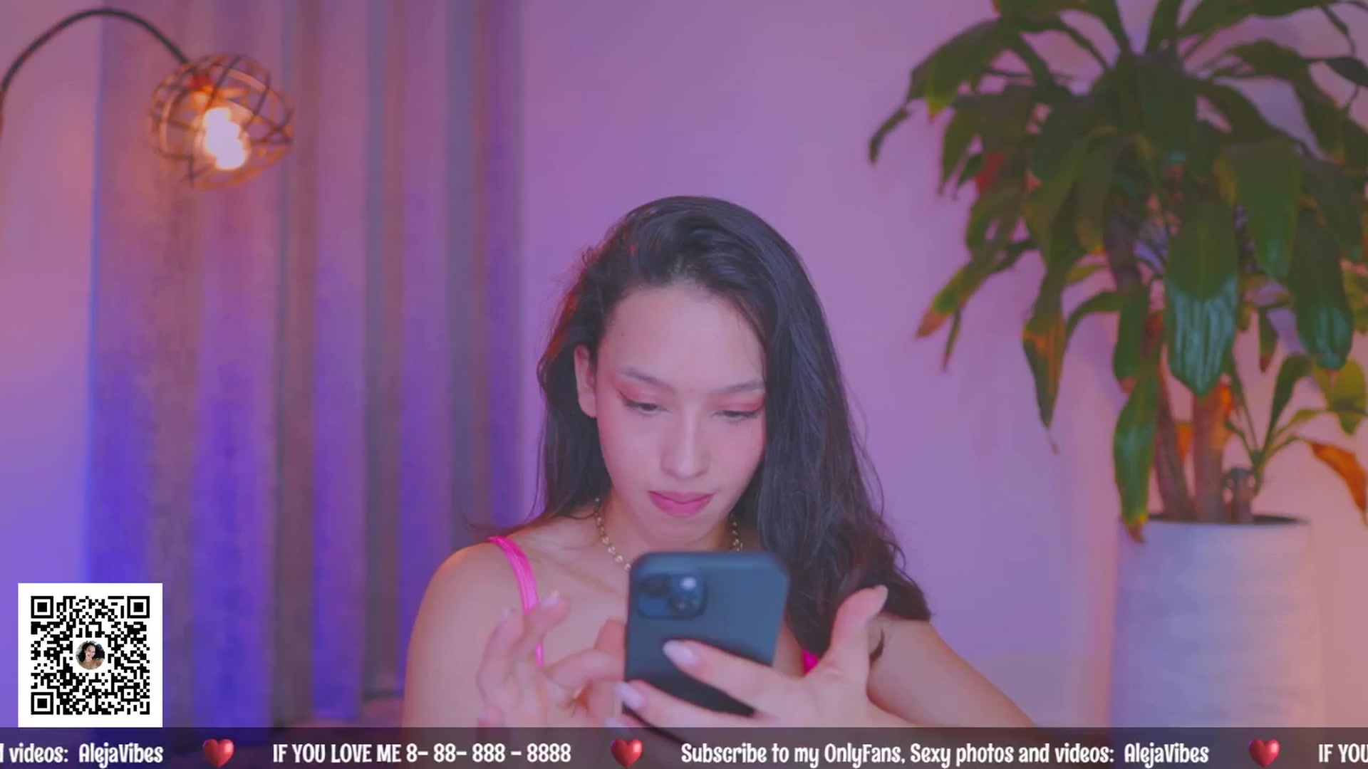 Gallery image thumbnail from AlejaVibe's myfreecams stream on, 07/17/2024, 19:20 image 6 of 20