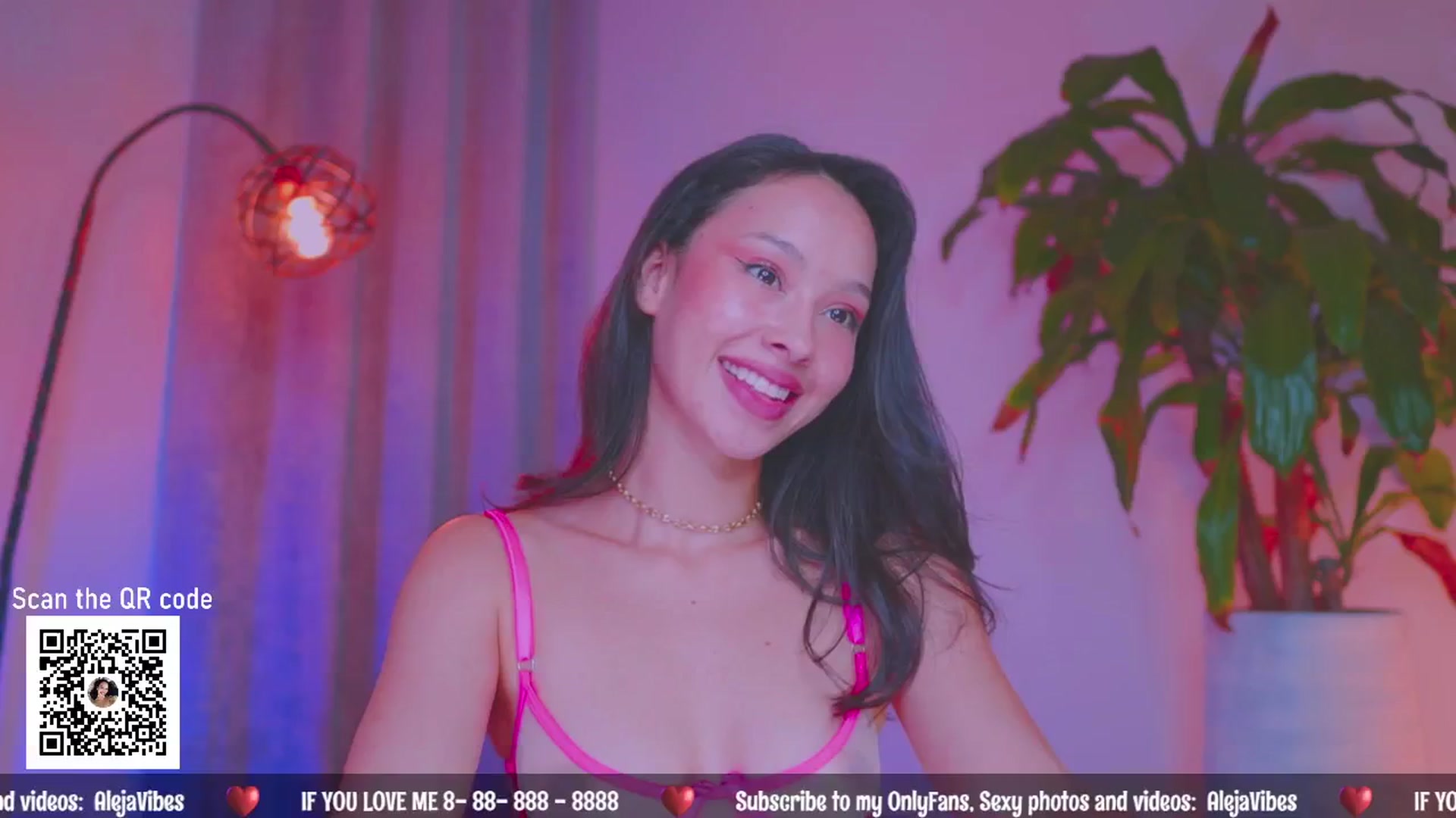Gallery image thumbnail from AlejaVibe's myfreecams stream on, 07/17/2024, 20:17 image 13 of 20