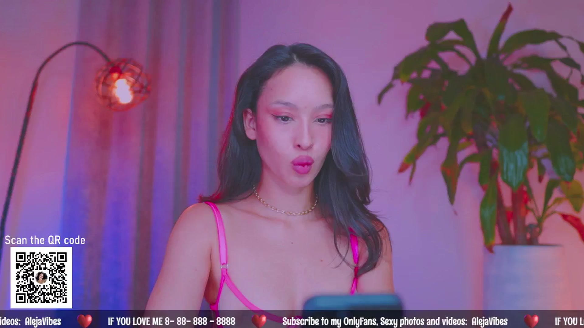 Gallery image thumbnail from AlejaVibe's myfreecams stream on, 07/17/2024, 20:17 image 12 of 20