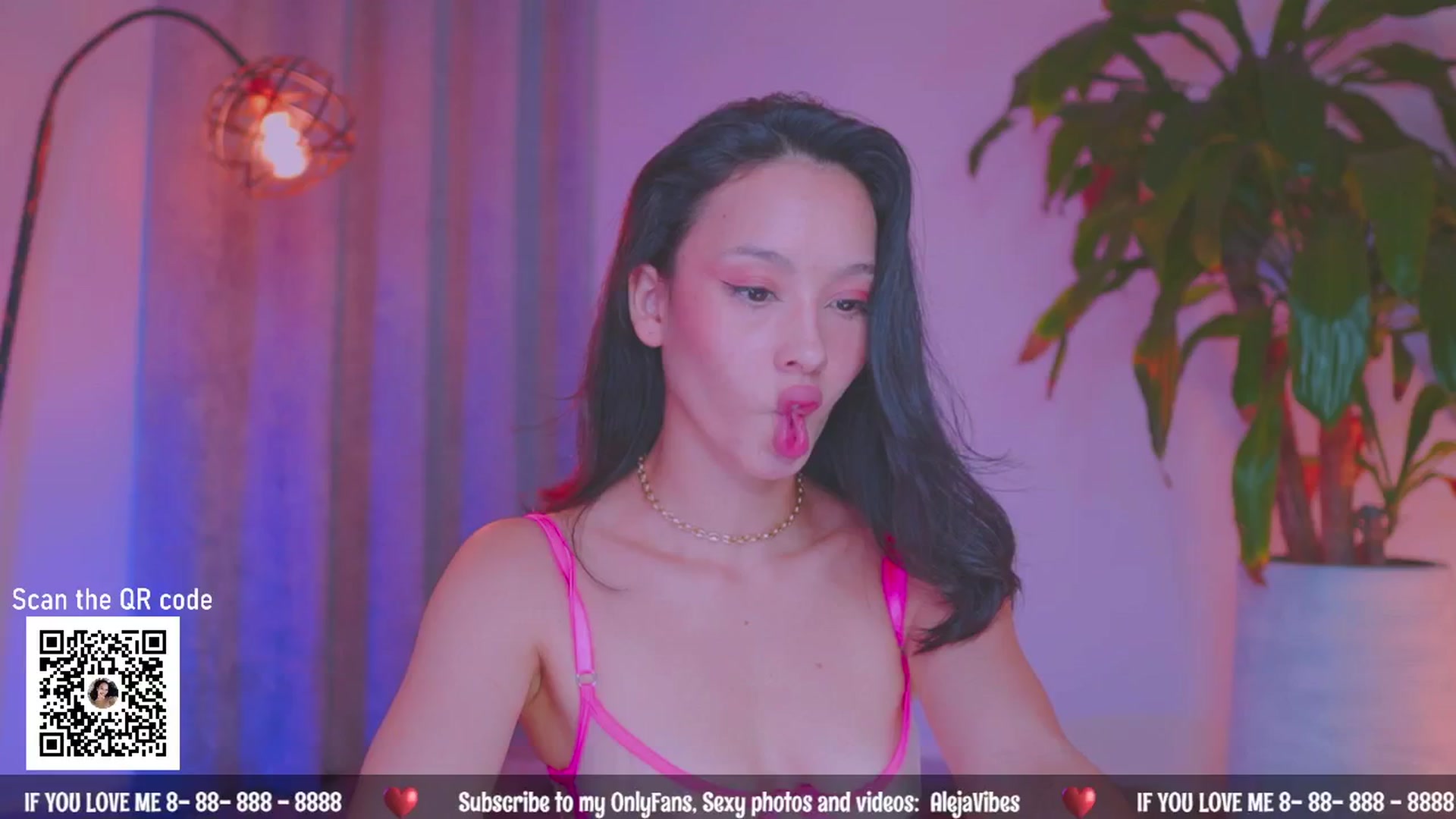 Gallery image thumbnail from AlejaVibe's myfreecams stream on, 07/17/2024, 20:17 image 4 of 20