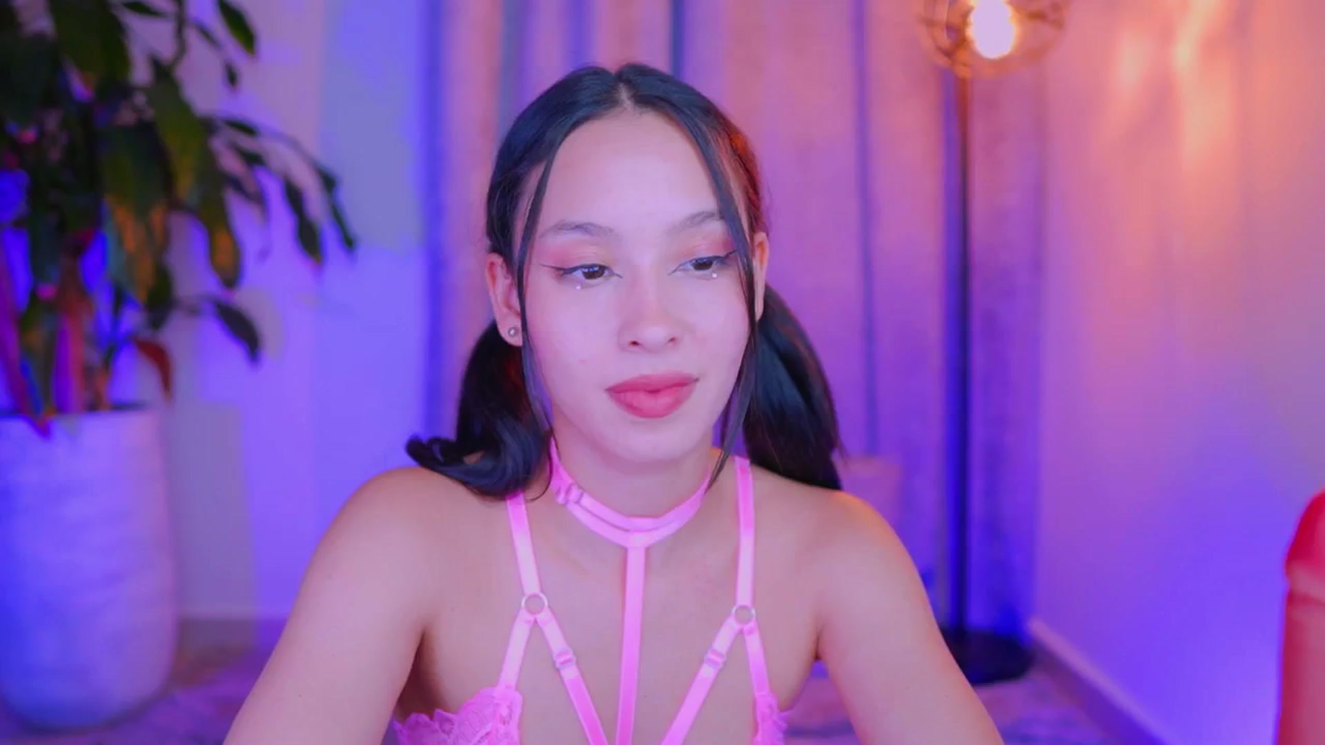Gallery image thumbnail from AlejaVibe's myfreecams stream on, 07/24/2024, 06:53 image 5 of 20