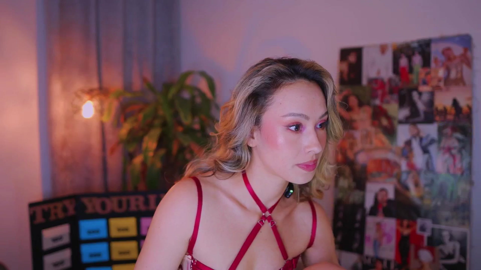 Gallery image thumbnail from AlejaVibe's myfreecams stream on, 06/13/2025, 04:24 image 5 of 20