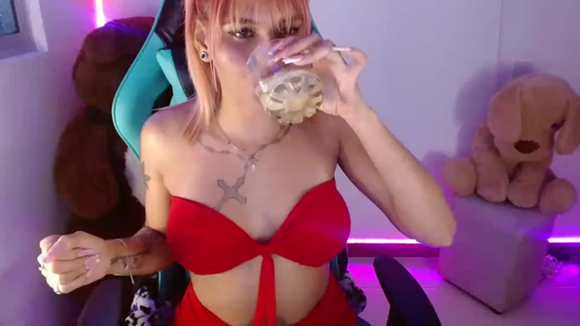 Gallery image thumbnail from Aleja_10's myfreecams stream on, 12/25/2022, 23:00 image 11 of 20