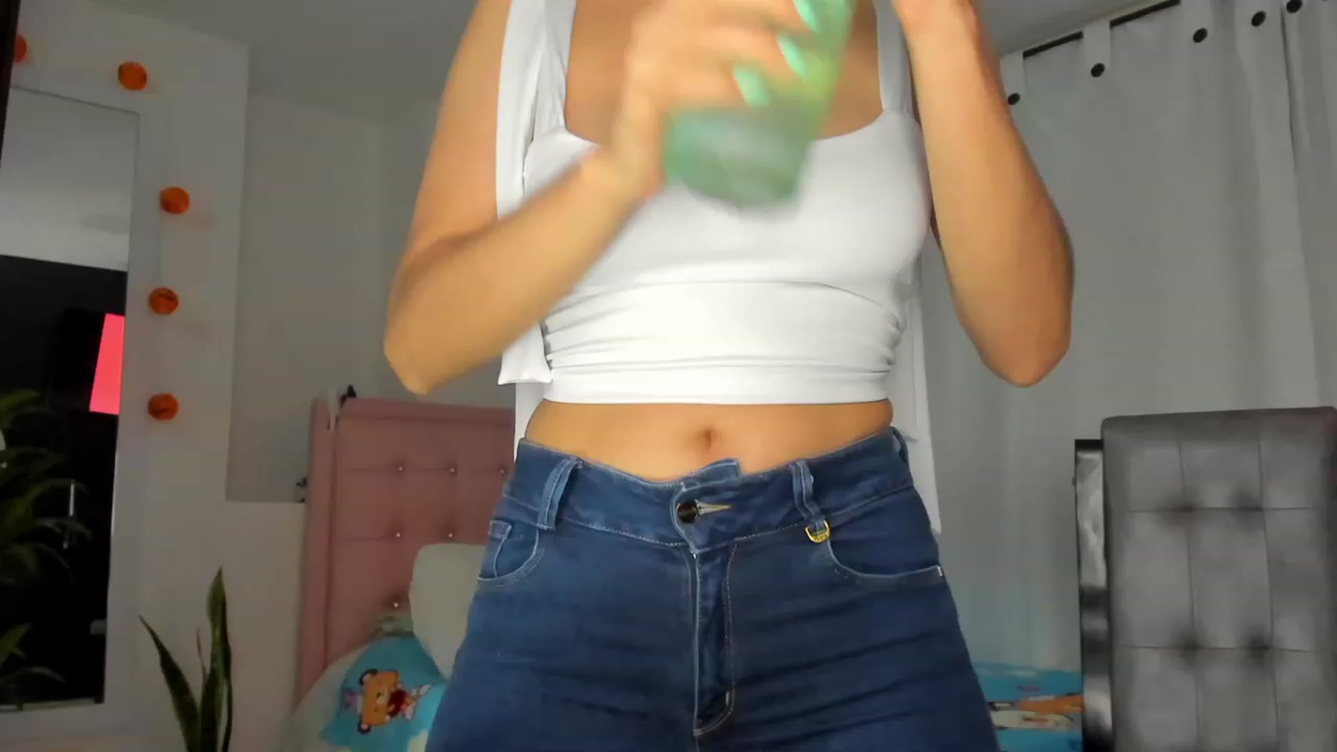 Gallery image thumbnail from Aleja_21's myfreecams stream on, 11/20/2022, 01:31 image 4 of 20