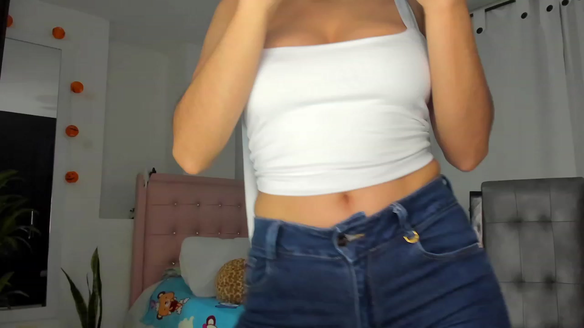 Gallery image thumbnail from Aleja_21's myfreecams stream on, 11/20/2022, 01:31 image 18 of 20
