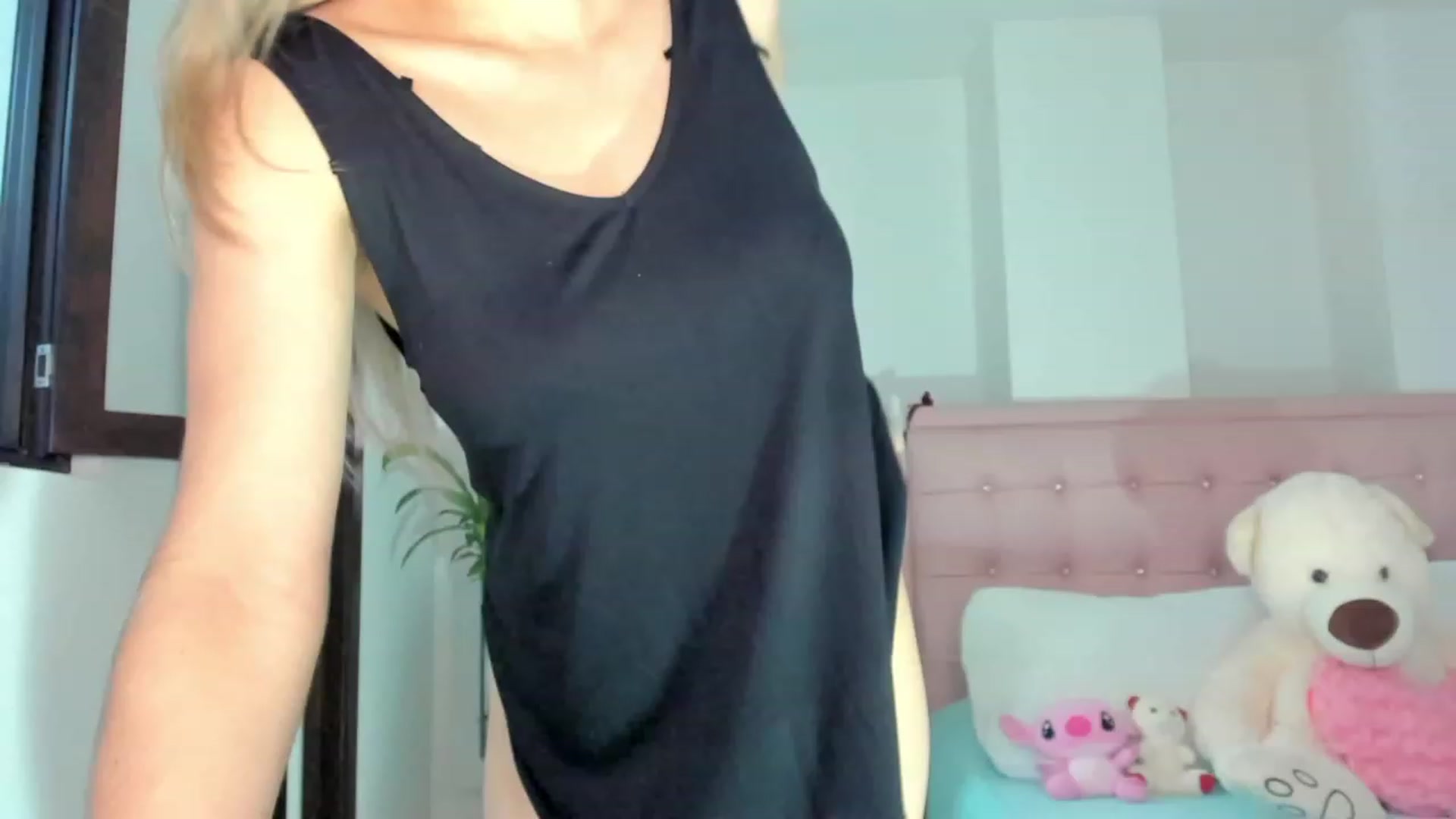 Gallery image thumbnail from Aleja_21's myfreecams stream on, 11/23/2022, 02:24 image 14 of 20
