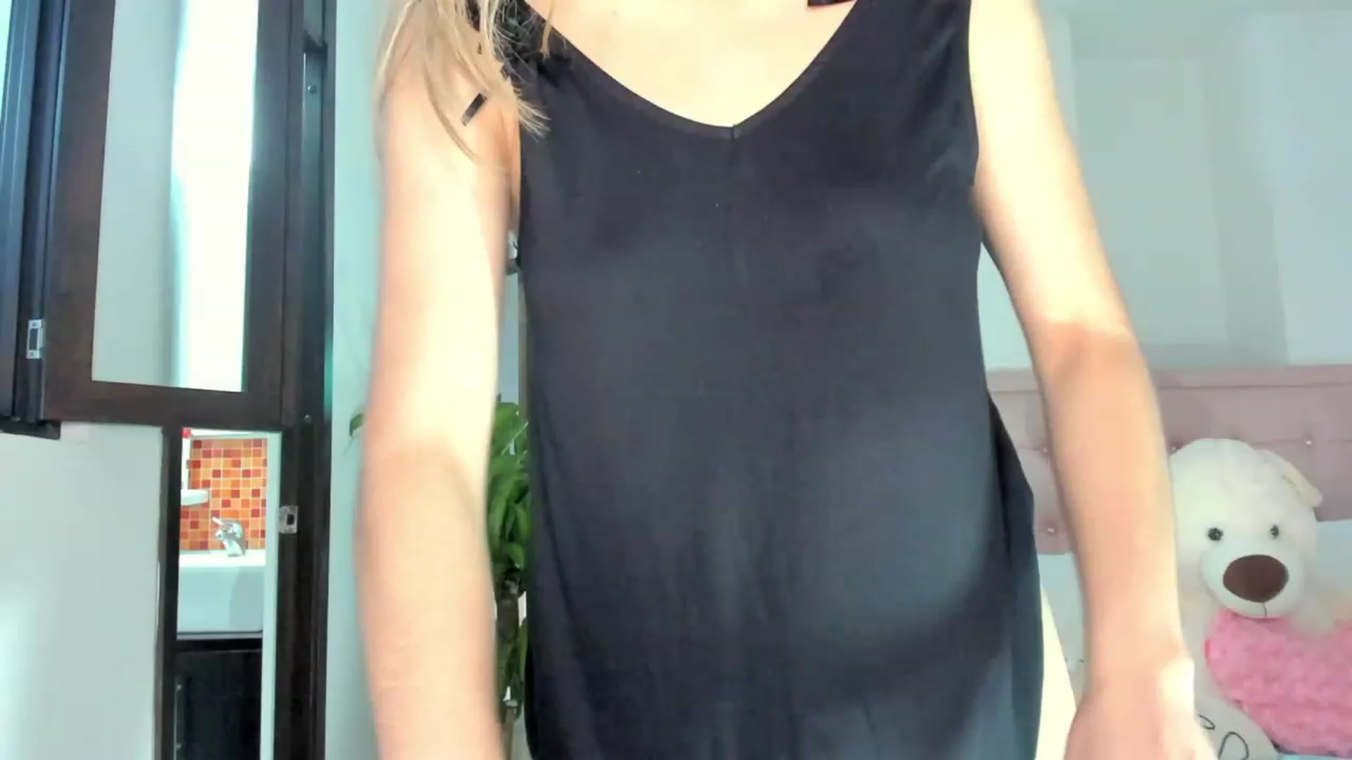 Gallery image thumbnail from Aleja_21's myfreecams stream on, 11/23/2022, 02:46 image 16 of 20