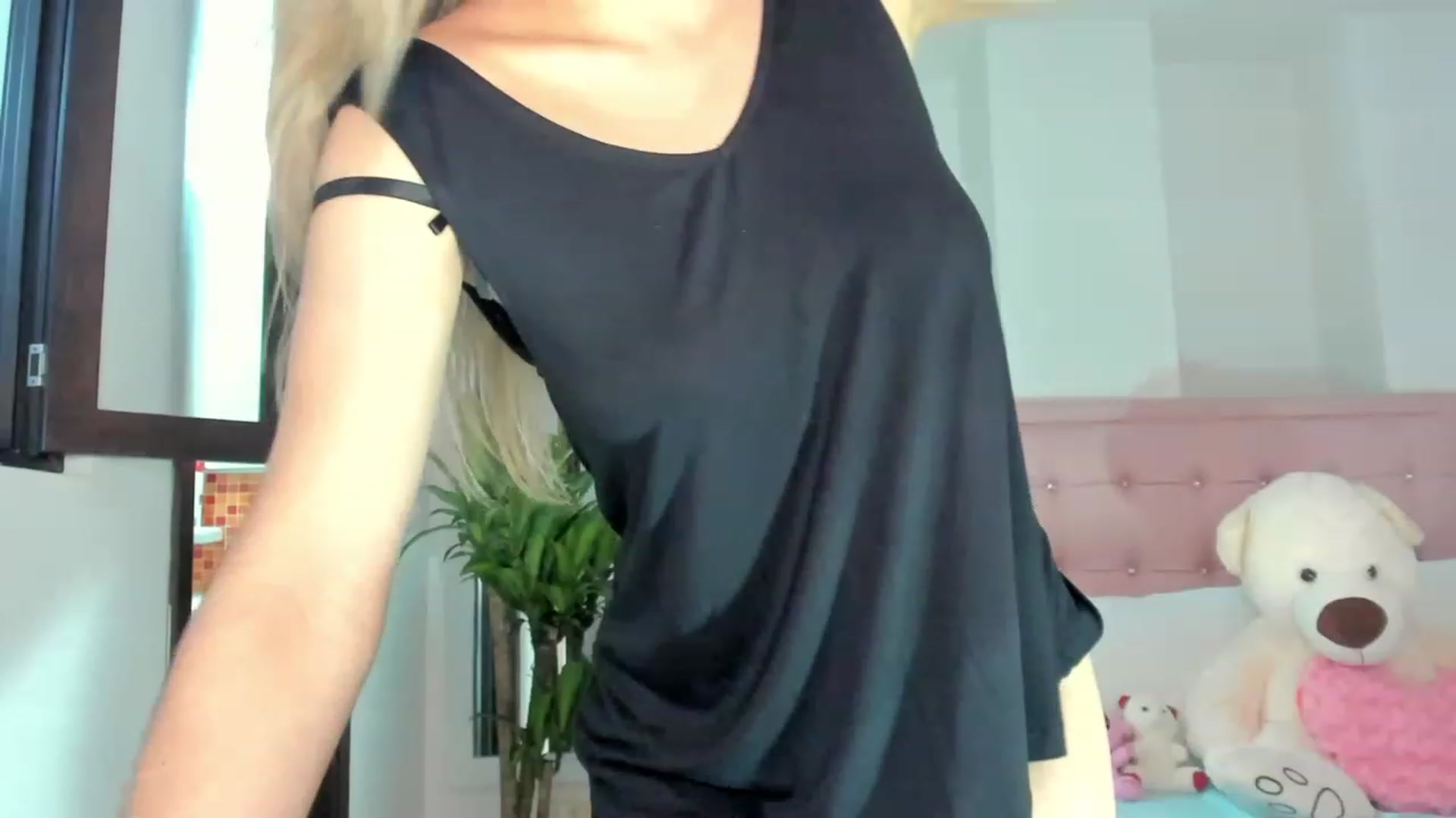 Gallery image thumbnail from Aleja_21's myfreecams stream on, 11/23/2022, 02:46 image 11 of 20