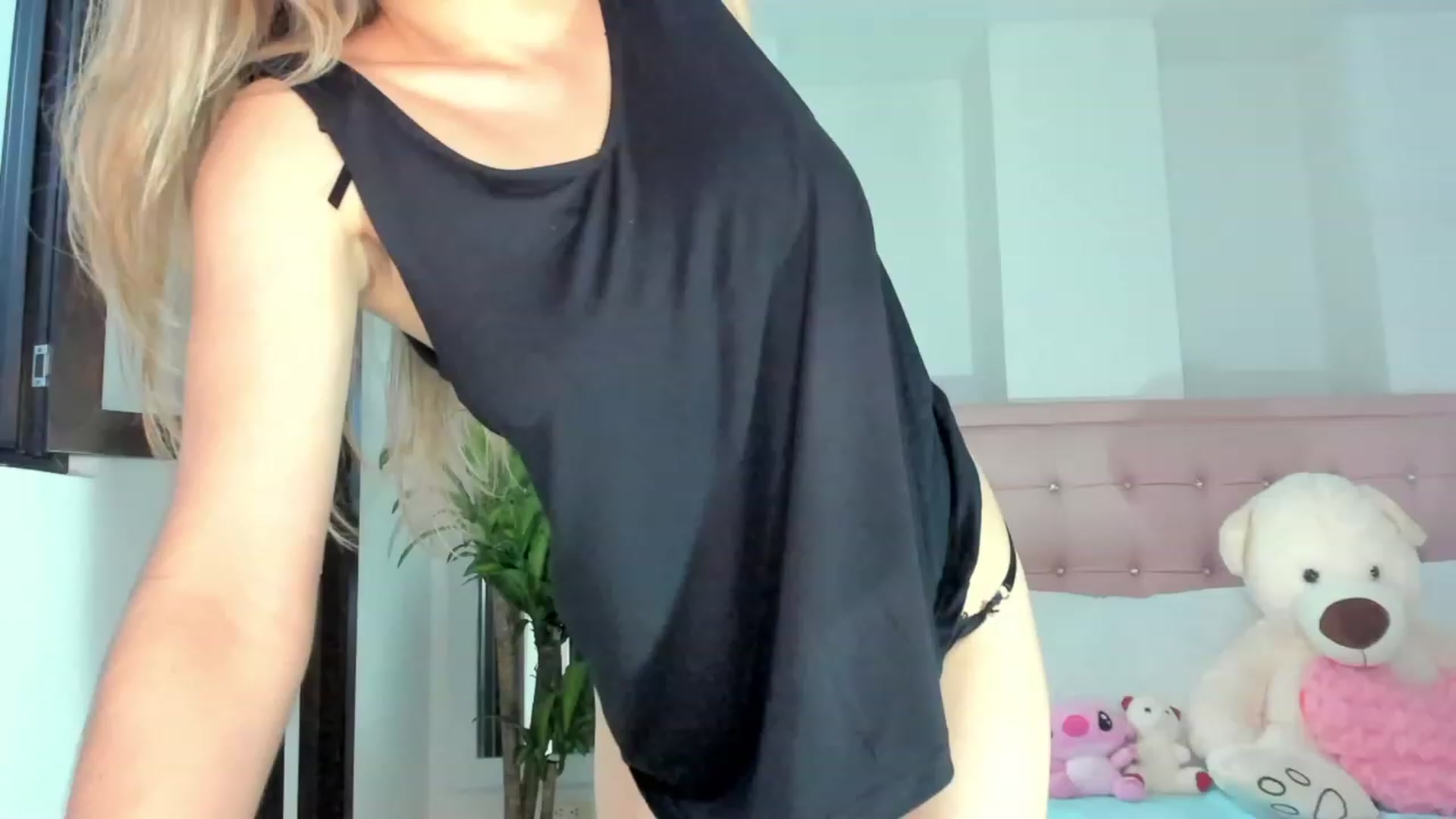 Gallery image thumbnail from Aleja_21's myfreecams stream on, 11/23/2022, 03:22 image 3 of 20