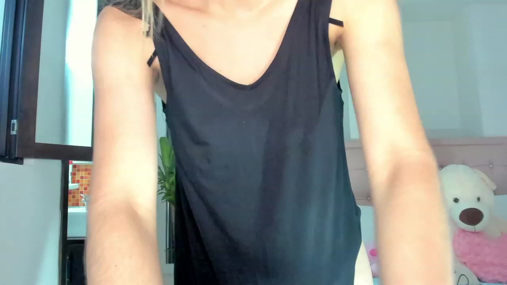 Gallery image thumbnail from Aleja_21's myfreecams stream on, 11/23/2022, 03:22 image 1 of 20