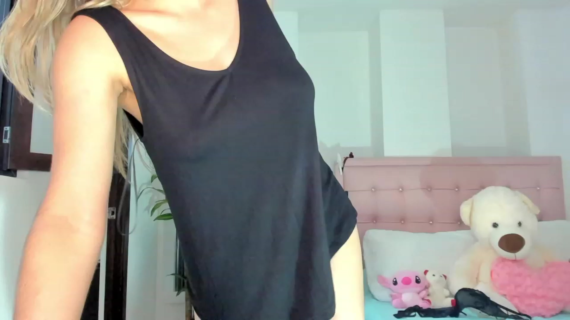 Gallery image thumbnail from Aleja_21's myfreecams stream on, 11/23/2022, 09:24 image 2 of 20