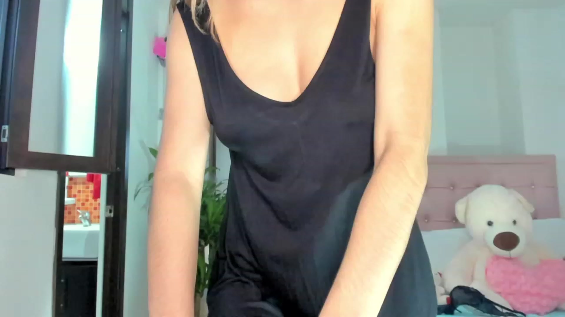 Gallery image thumbnail from Aleja_21's myfreecams stream on, 11/23/2022, 09:24 image 11 of 20
