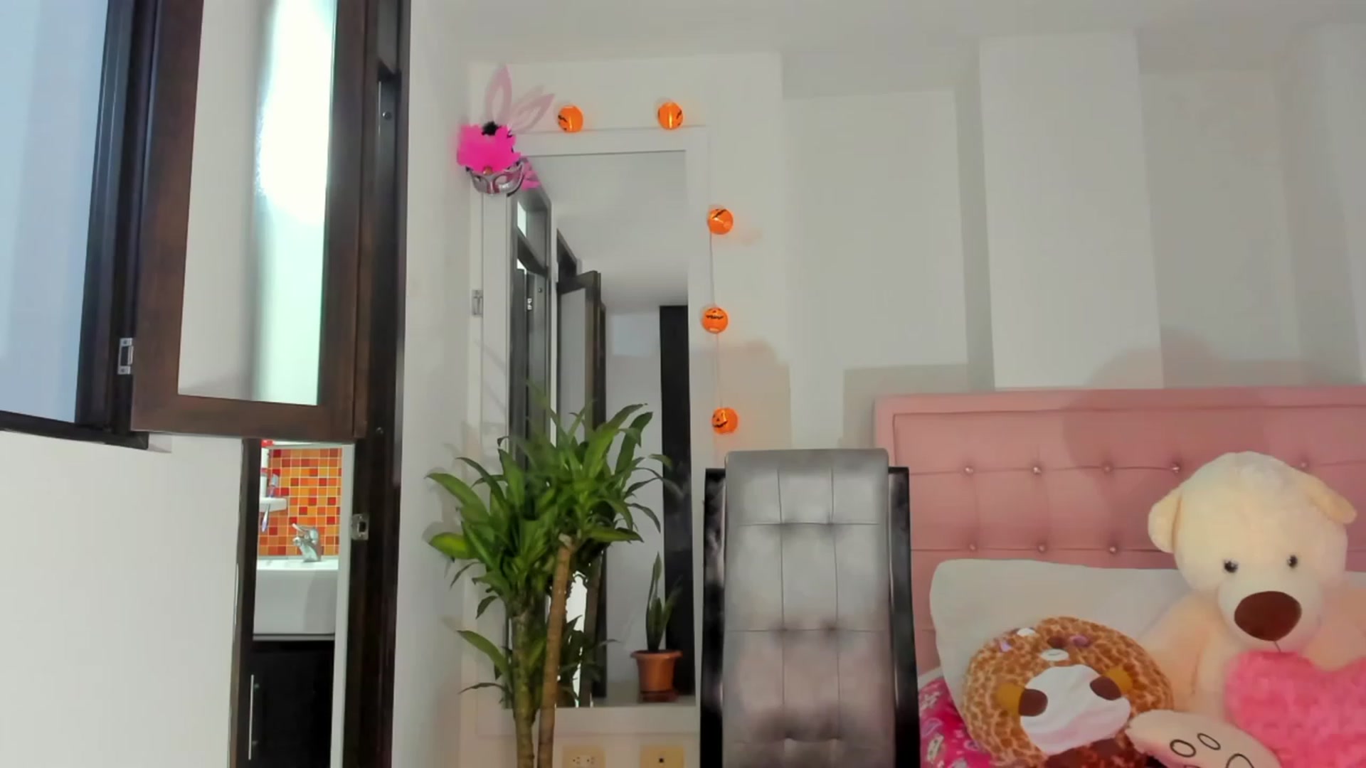 Gallery image thumbnail from Aleja_21's myfreecams stream on, 11/24/2022, 03:23 image 5 of 20