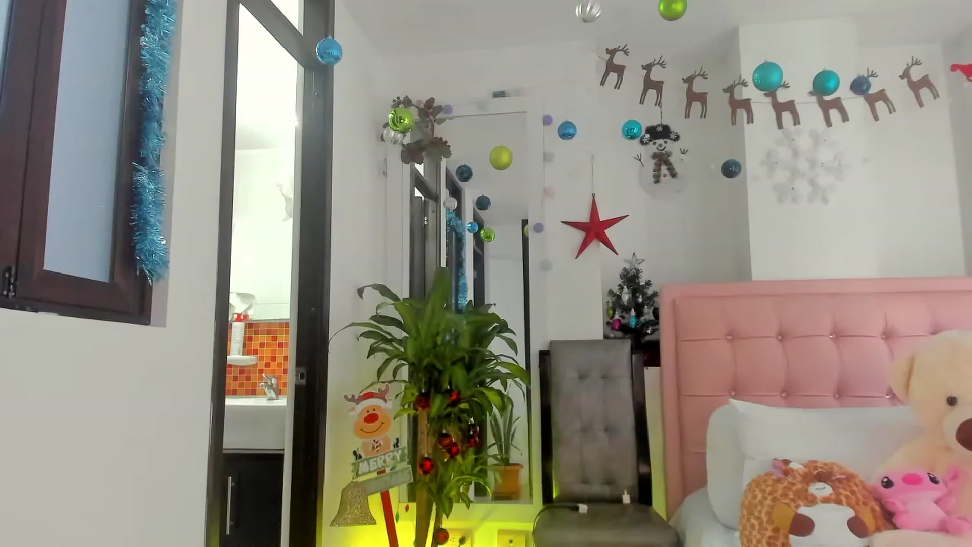 Gallery image thumbnail from Aleja_21's myfreecams stream on, 12/31/2022, 18:57 image 19 of 20