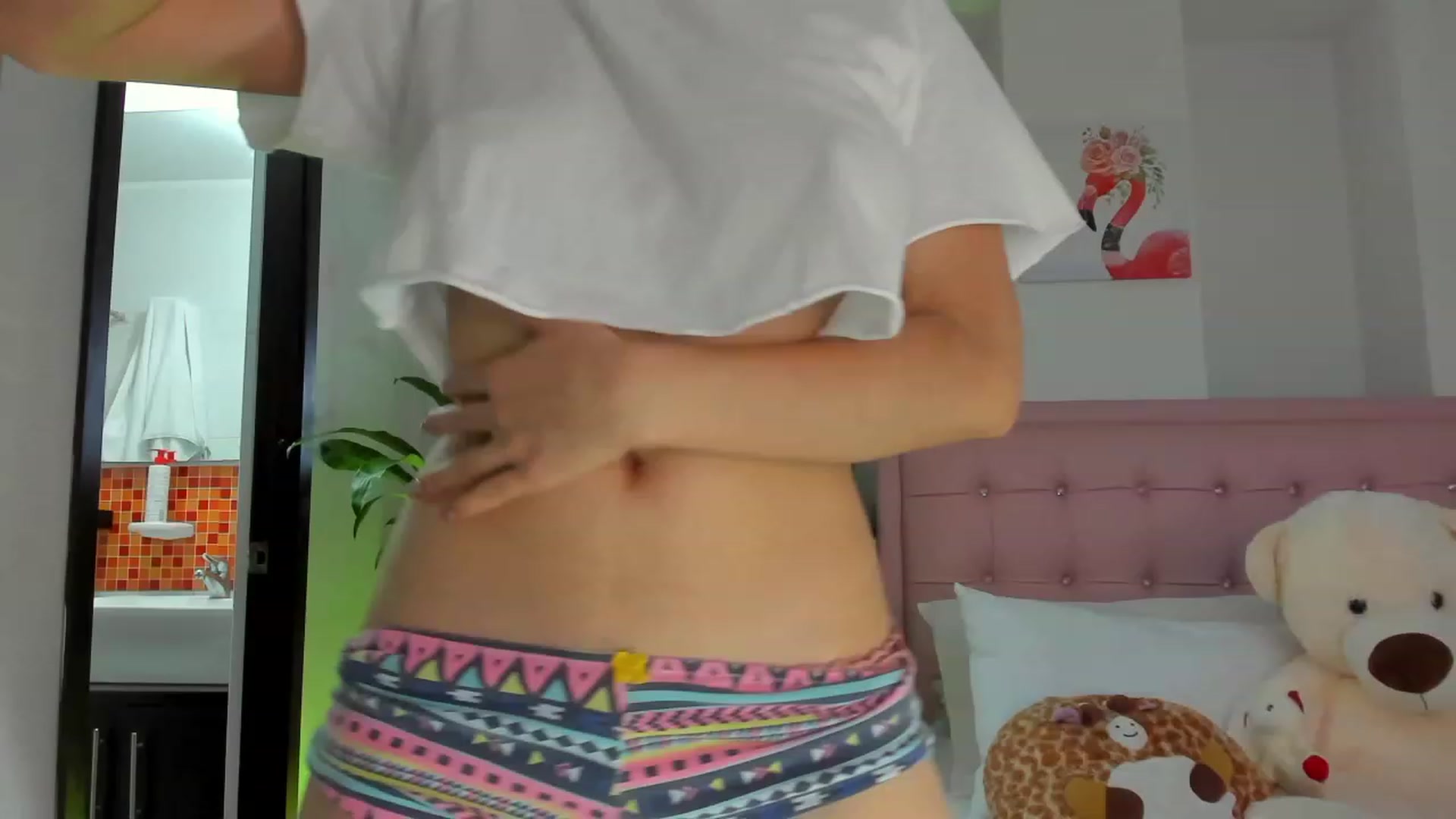 Gallery image thumbnail from Aleja_21's myfreecams stream on, 01/08/2023, 02:18 image 2 of 20