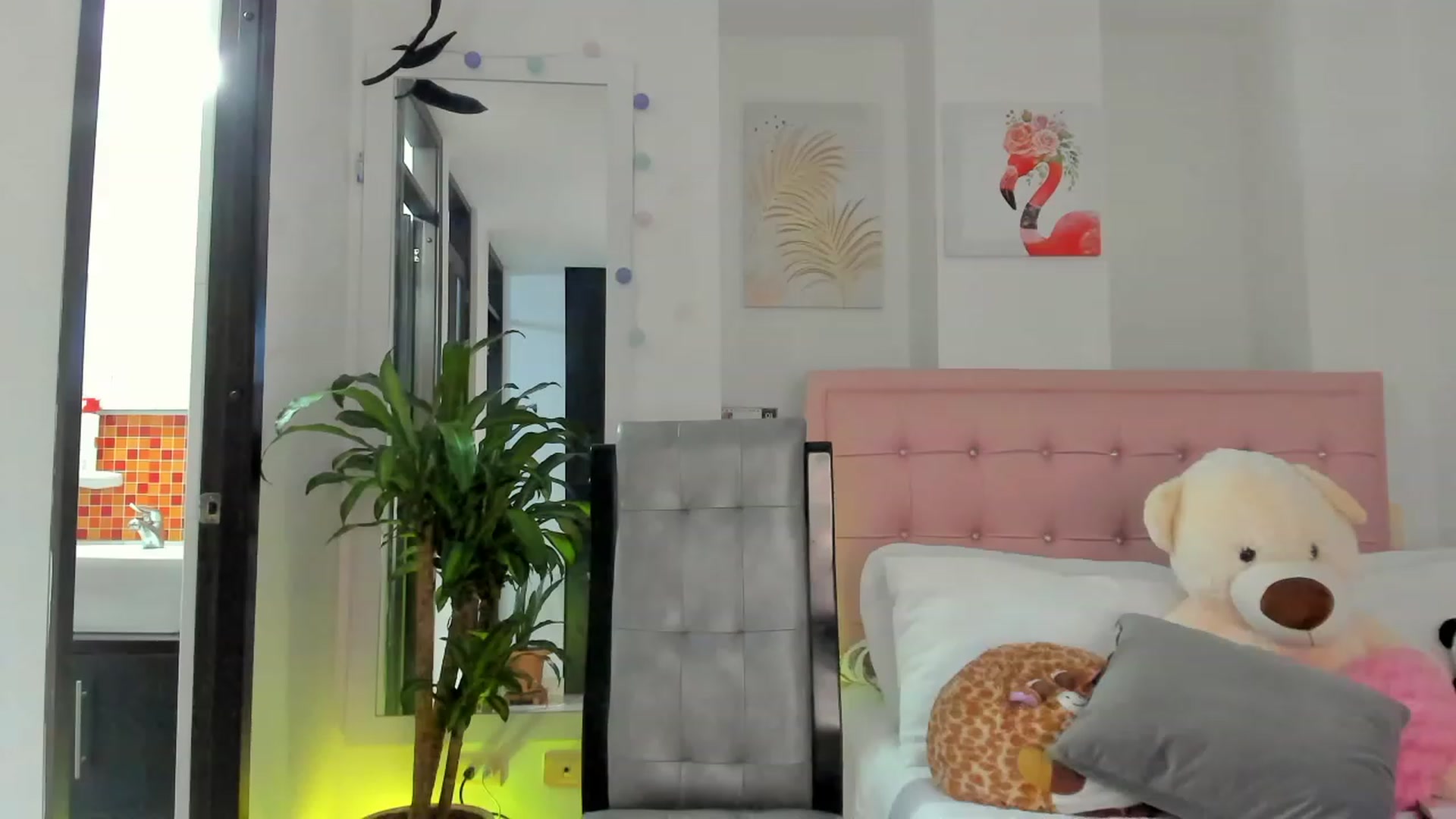 Gallery image thumbnail from Aleja_21's myfreecams stream on, 01/23/2023, 04:31 image 18 of 20