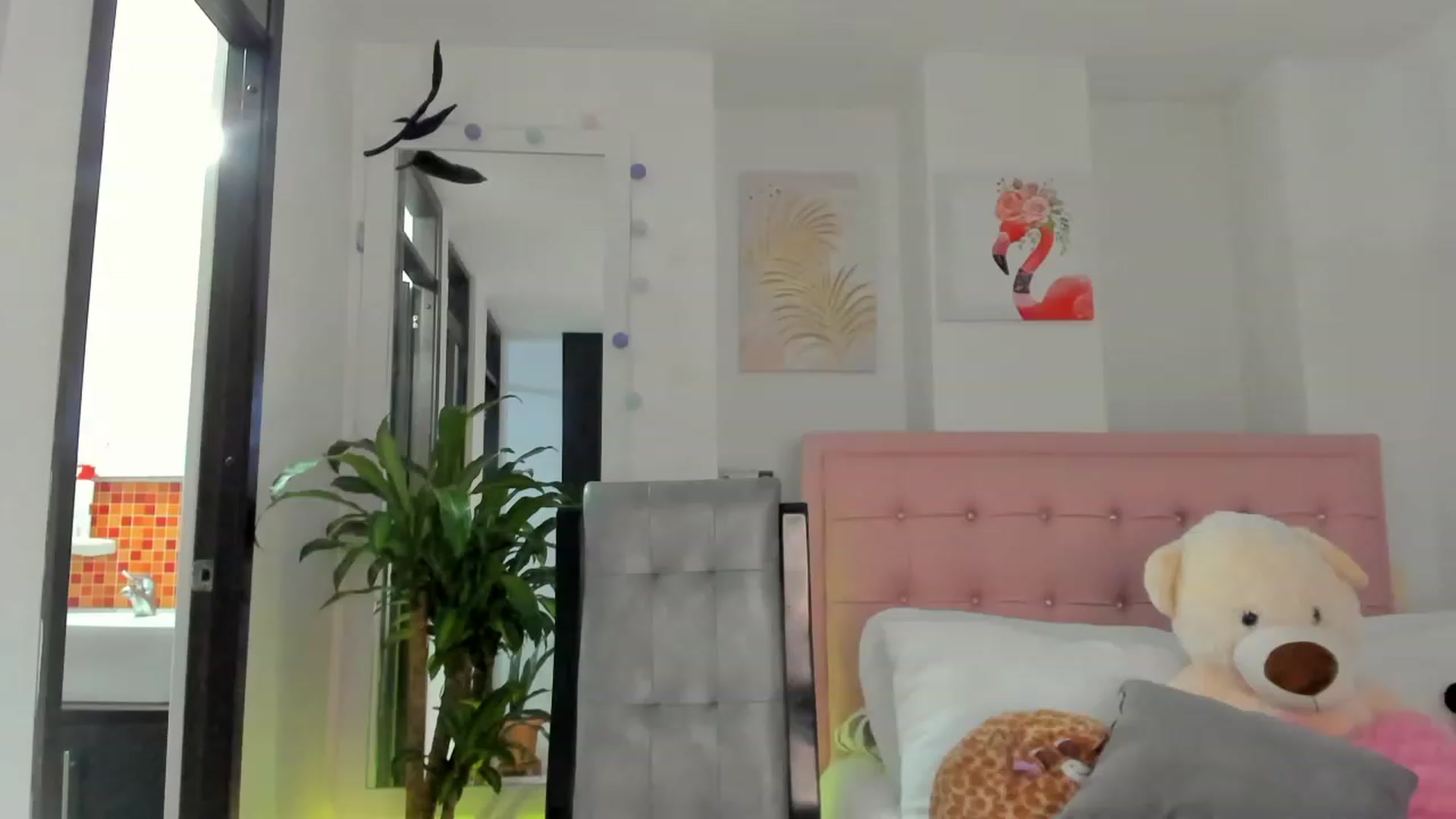 Gallery image thumbnail from Aleja_21's myfreecams stream on, 01/23/2023, 04:31 image 2 of 20