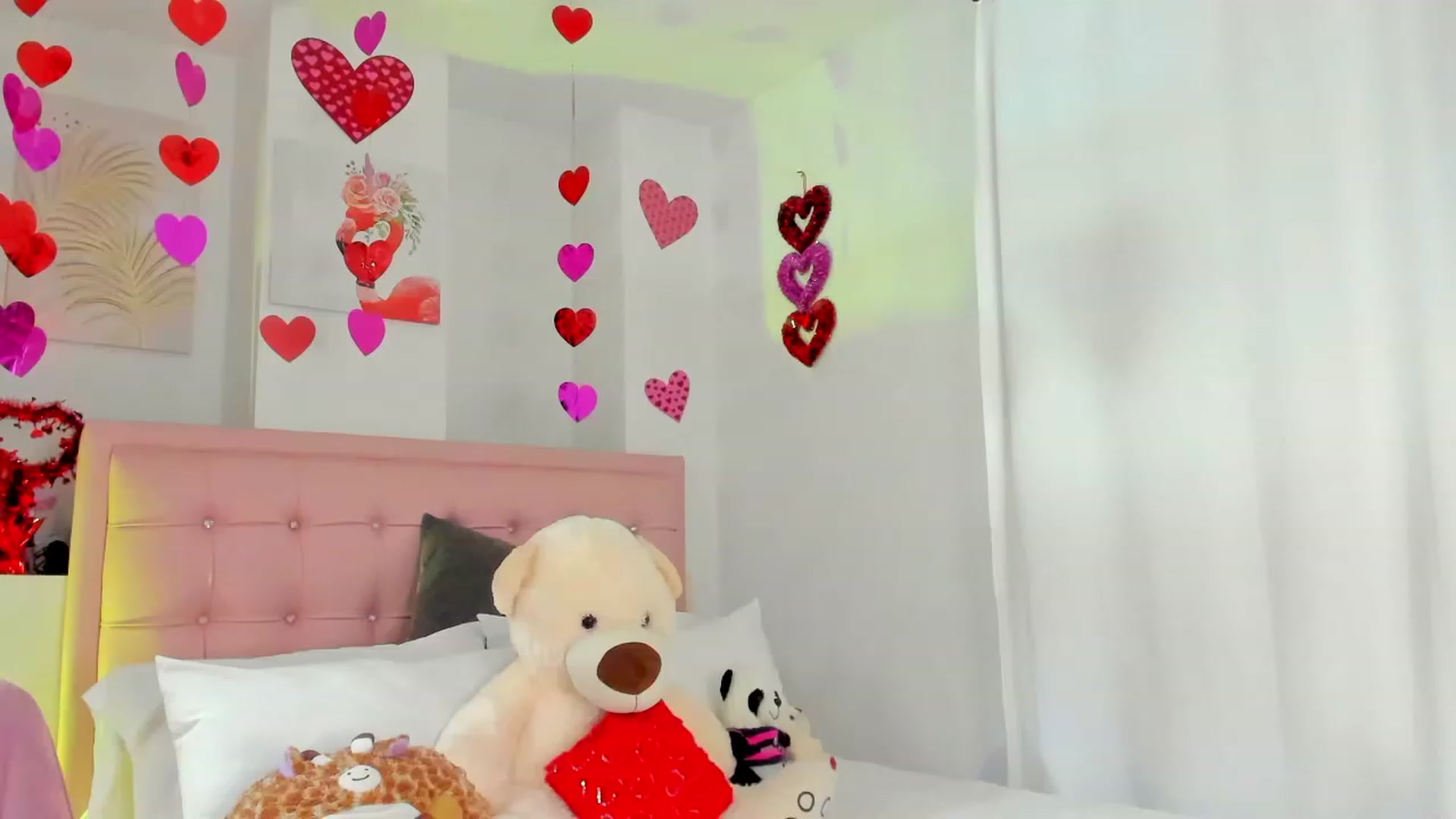 Gallery image thumbnail from Aleja_21's myfreecams stream on, 01/27/2023, 04:07 image 1 of 20