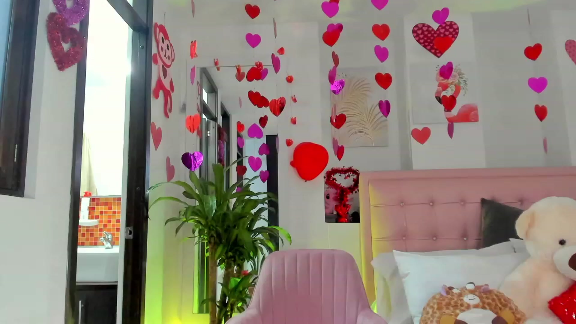 Gallery image thumbnail from Aleja_21's myfreecams stream on, 01/27/2023, 04:07 image 13 of 20