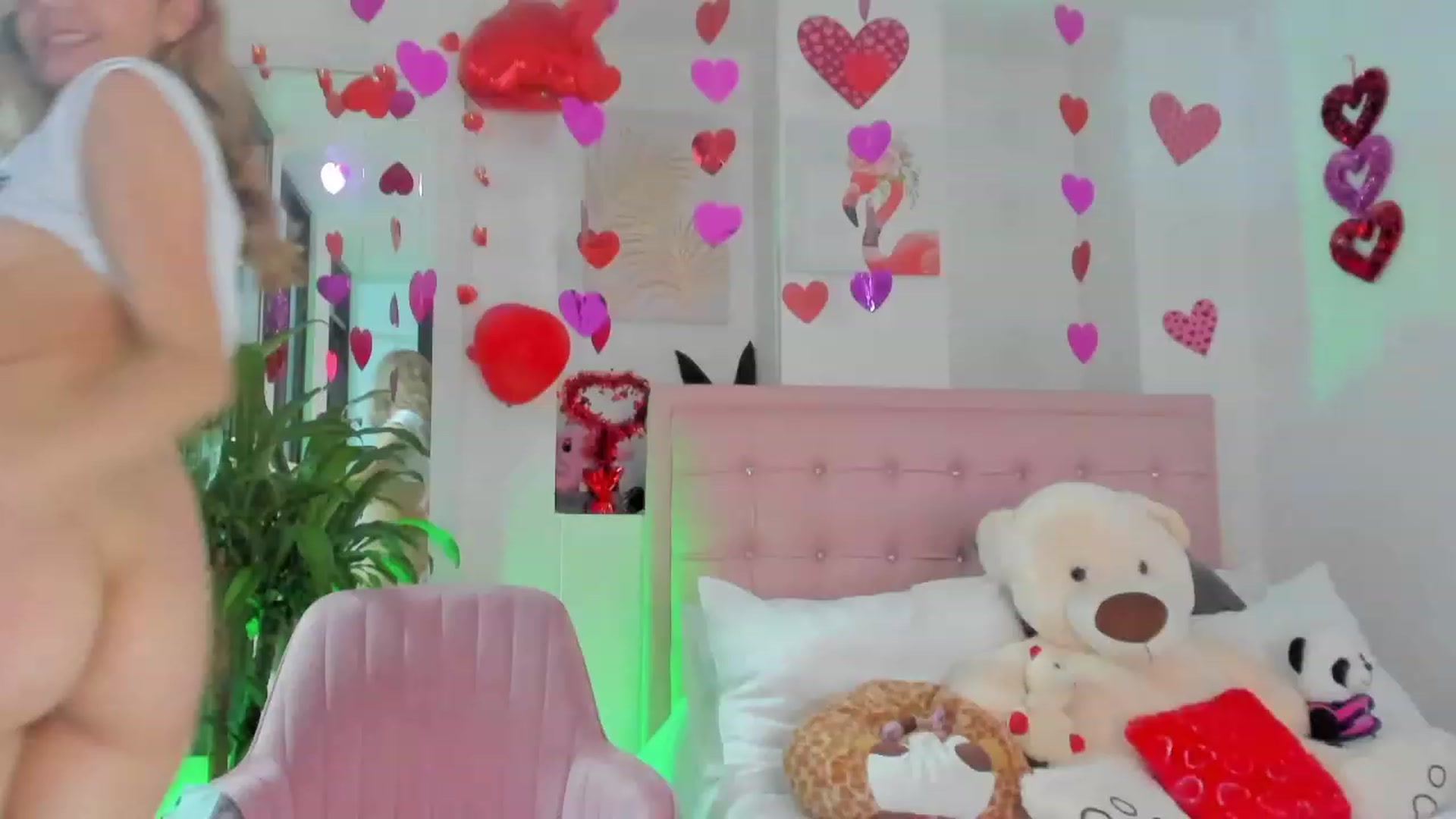 Gallery image thumbnail from Aleja_21's myfreecams stream on, 01/28/2023, 08:33 image 16 of 20
