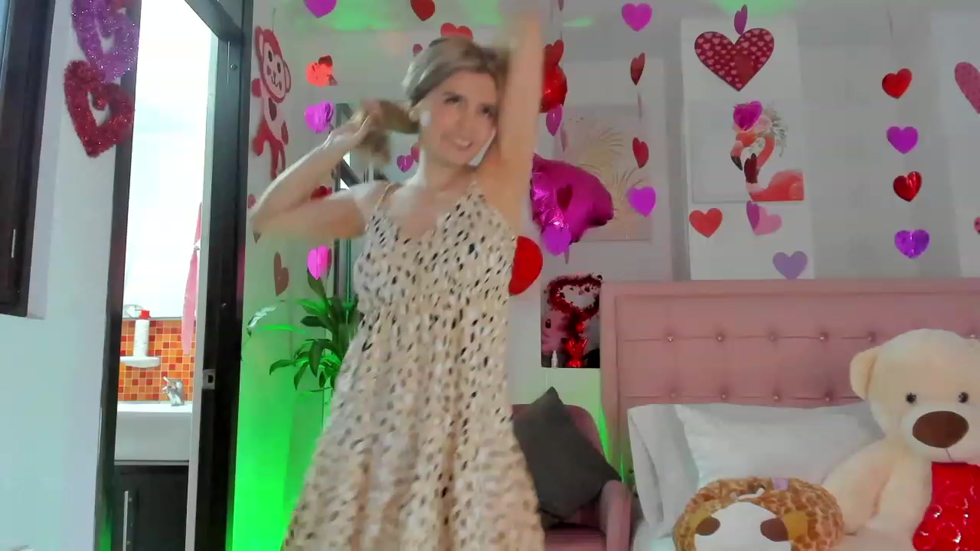 Gallery image thumbnail from Aleja_21's myfreecams stream on, 02/01/2023, 01:51 image 19 of 20